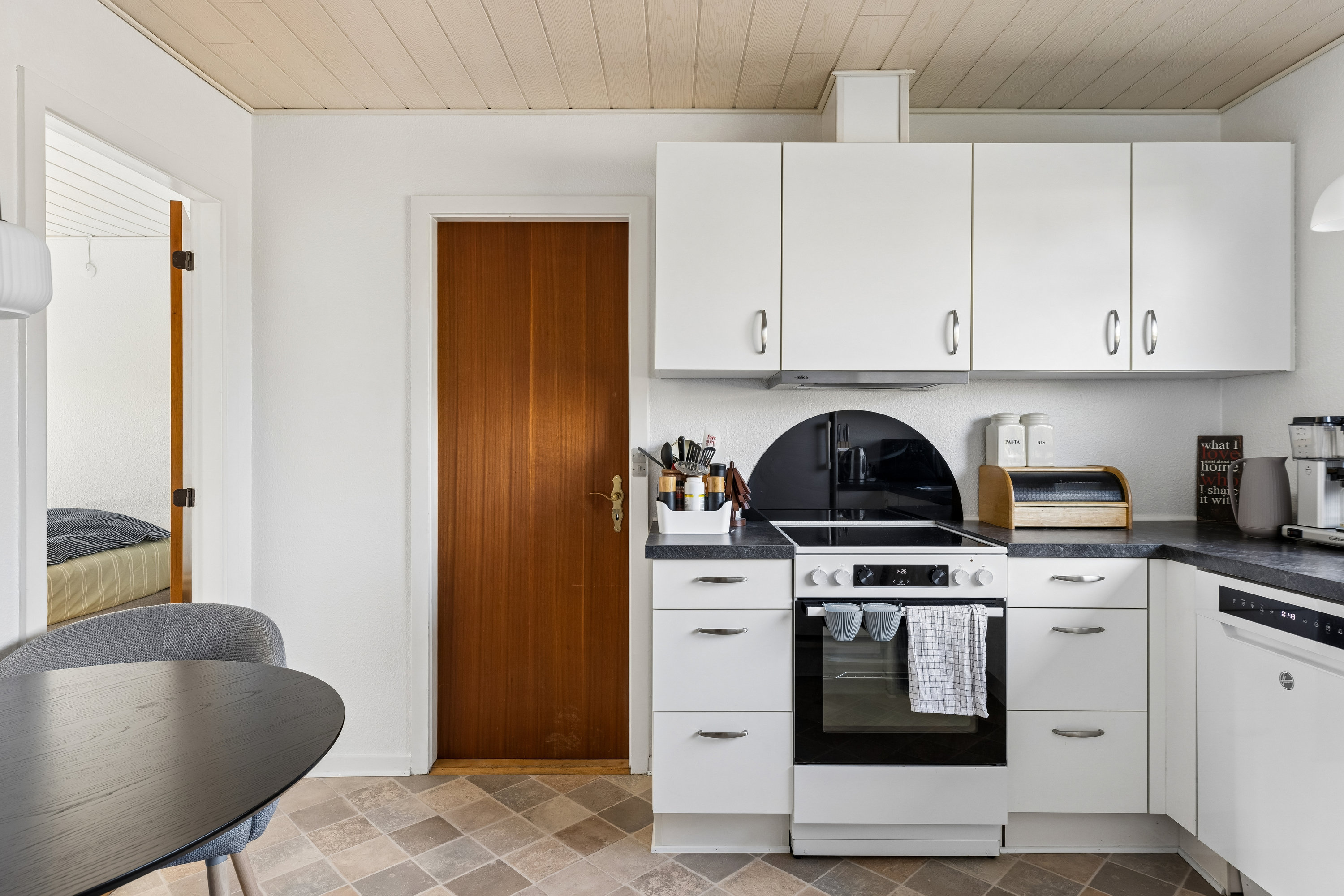 Fremhævet køkken billede i fuldskærmstilstand. Billede af Fasanvænget 4, 6310 Broager