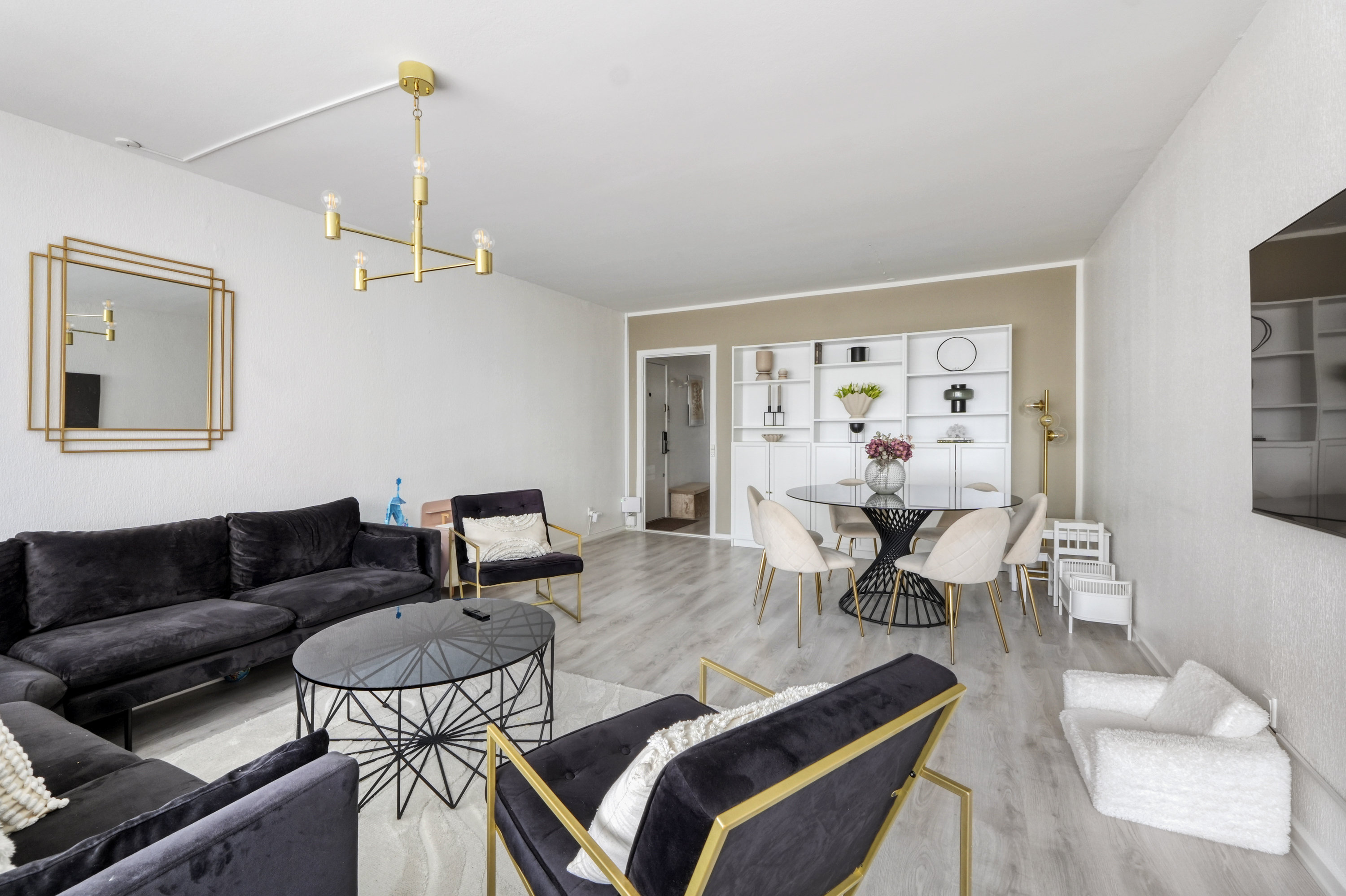 Miniaturebillede 2: stue. Billede af Vejlebrovej 118, 1. tv., 2635 Ishøj