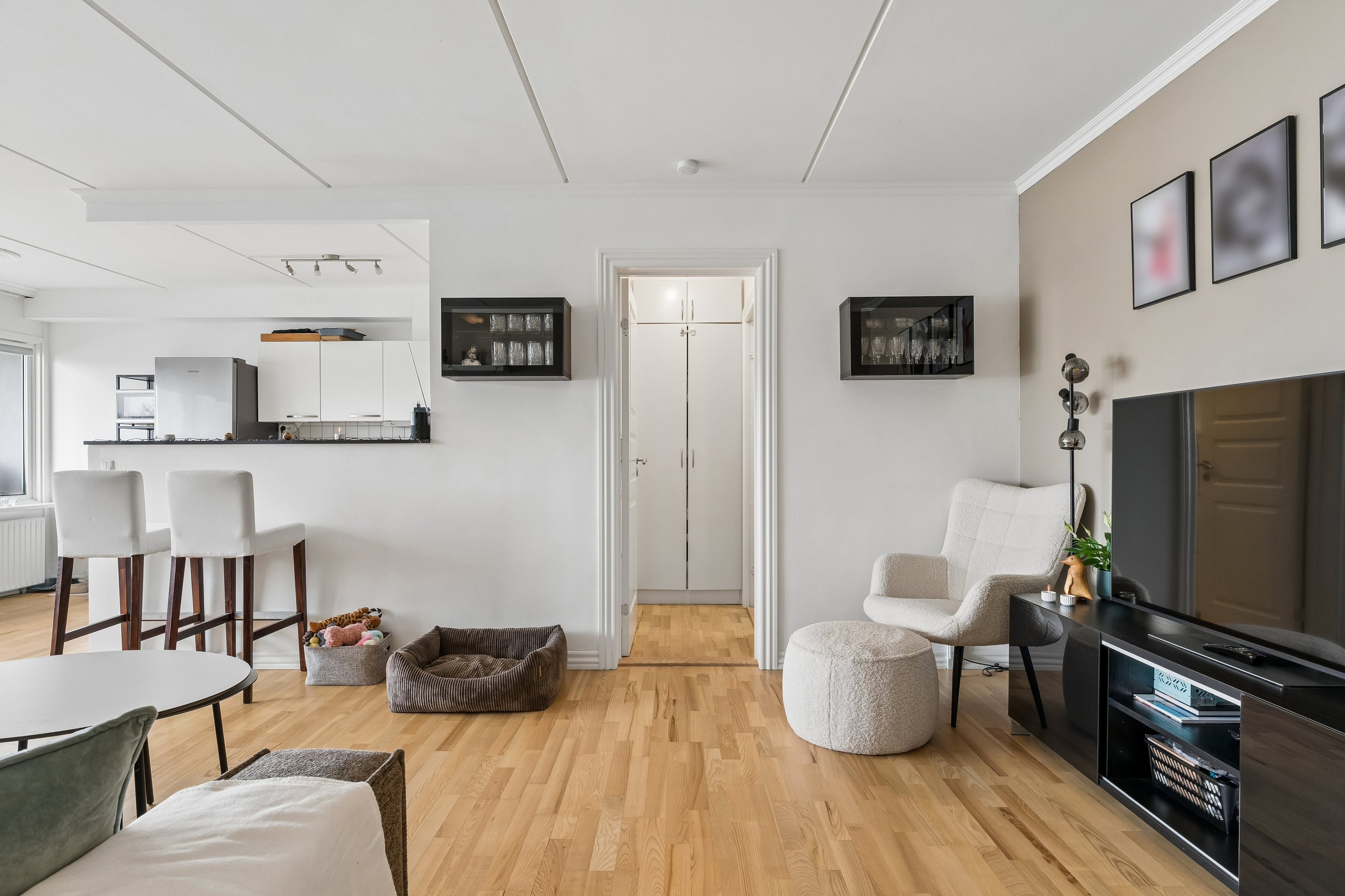 Fremhævet stue billede i fuldskærmstilstand. Billede af Eremitageparken 95, 1. a., 2800 Kongens Lyngby