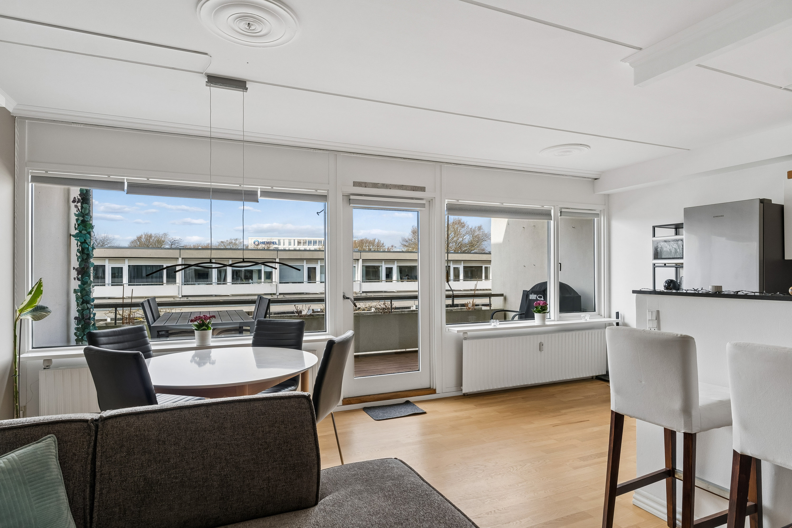 Fremhævet stue billede i fuldskærmstilstand. Billede af Eremitageparken 95, 1. a., 2800 Kongens Lyngby