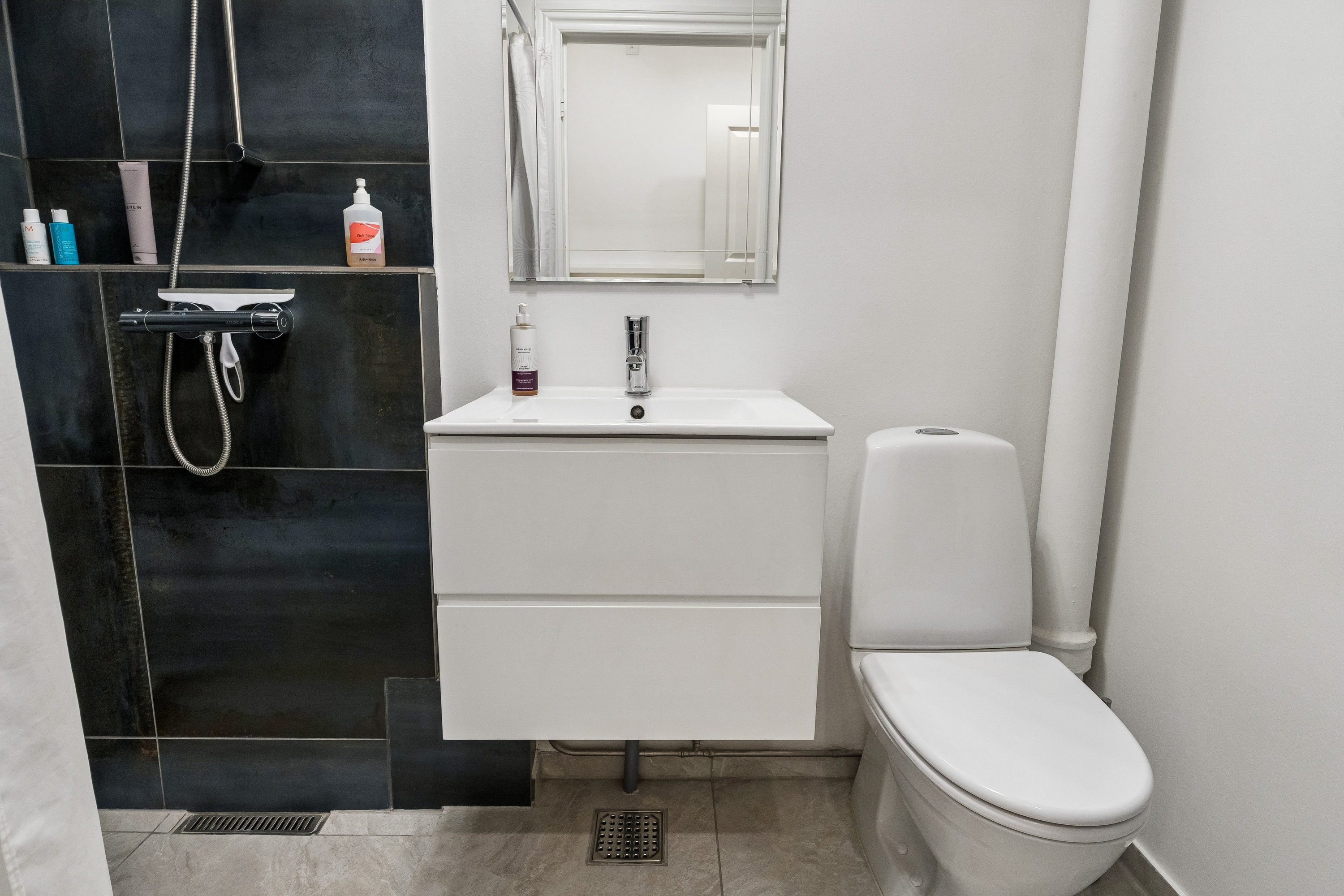 Fremhævet badeværelse billede i fuldskærmstilstand. Billede af Eremitageparken 95, 1. a., 2800 Kongens Lyngby