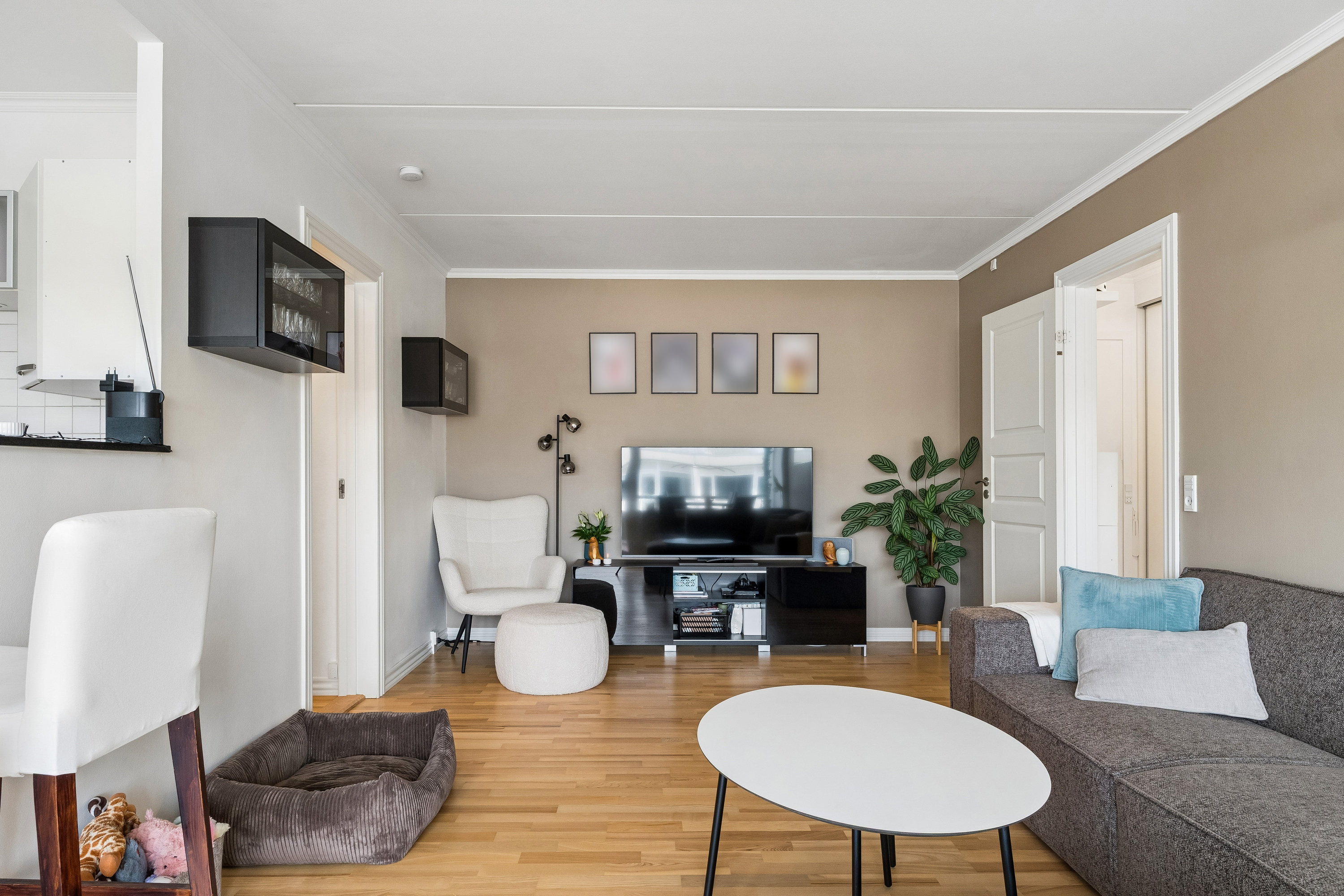 Fremhævet stue billede i fuldskærmstilstand. Billede af Eremitageparken 95, 1. a., 2800 Kongens Lyngby