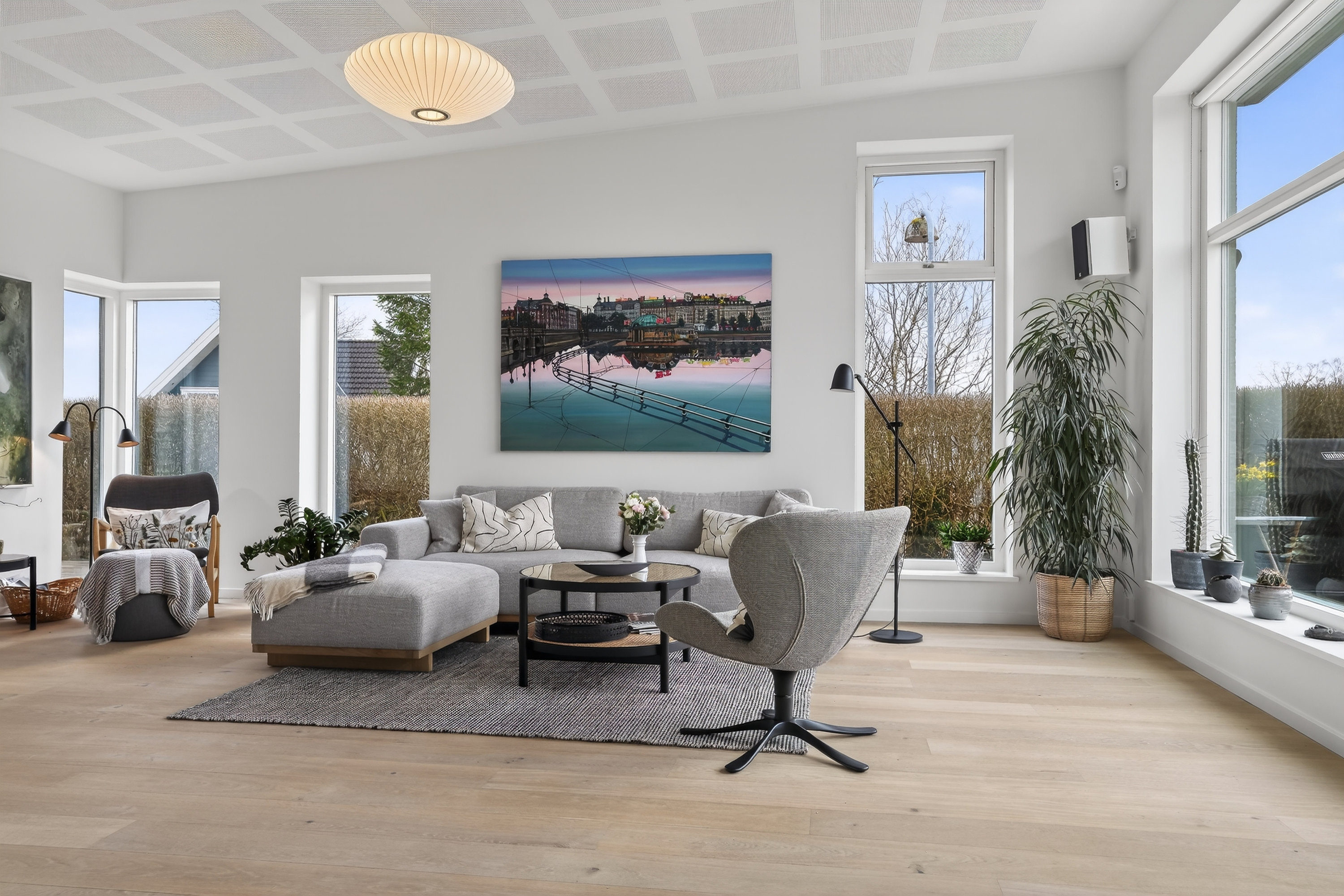 Fremhævet stue billede i fuldskærmstilstand. Billede af Vildrosevej 42, Hareskov, 3500 Værløse