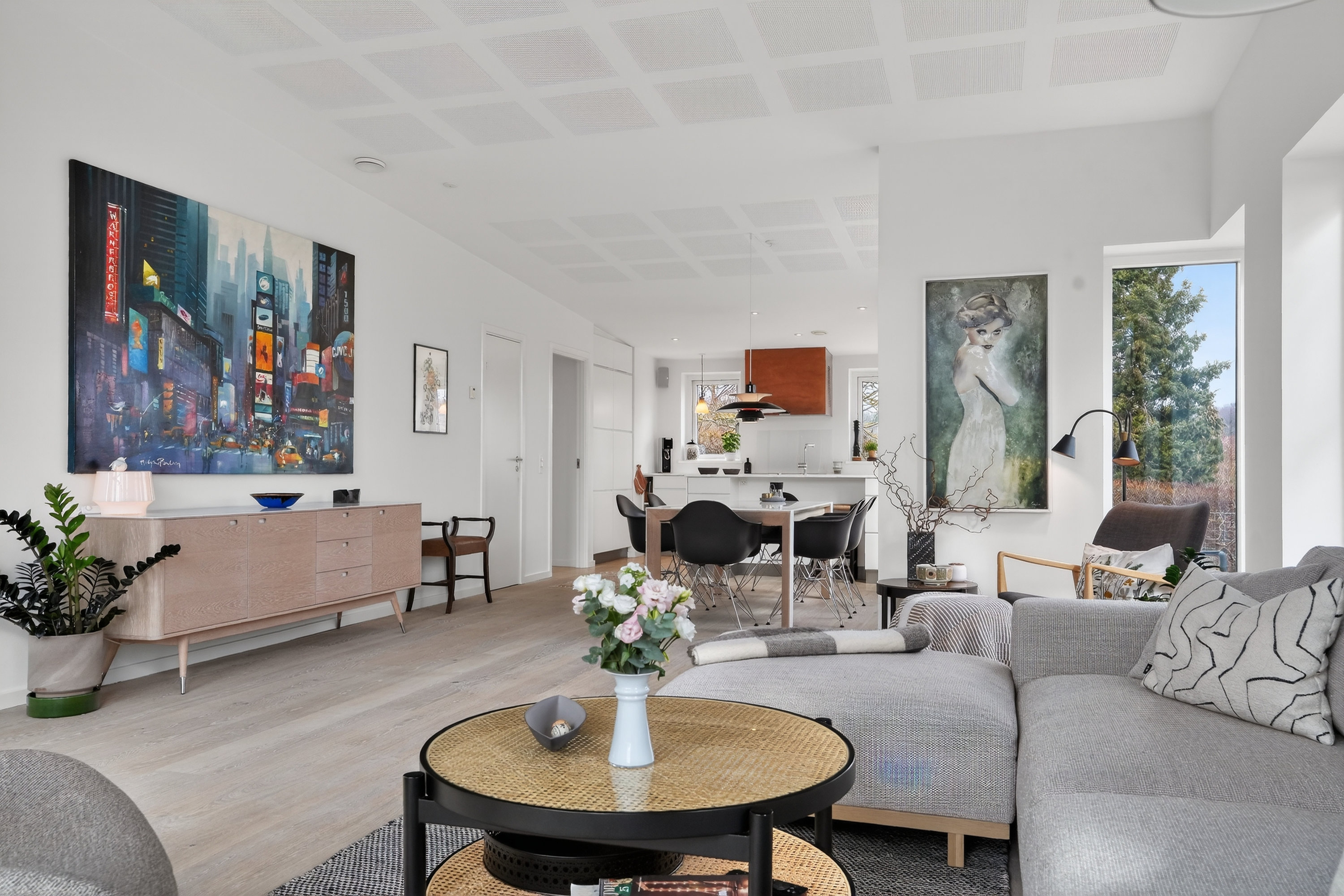 Fremhævet stue billede i fuldskærmstilstand. Billede af Vildrosevej 42, Hareskov, 3500 Værløse