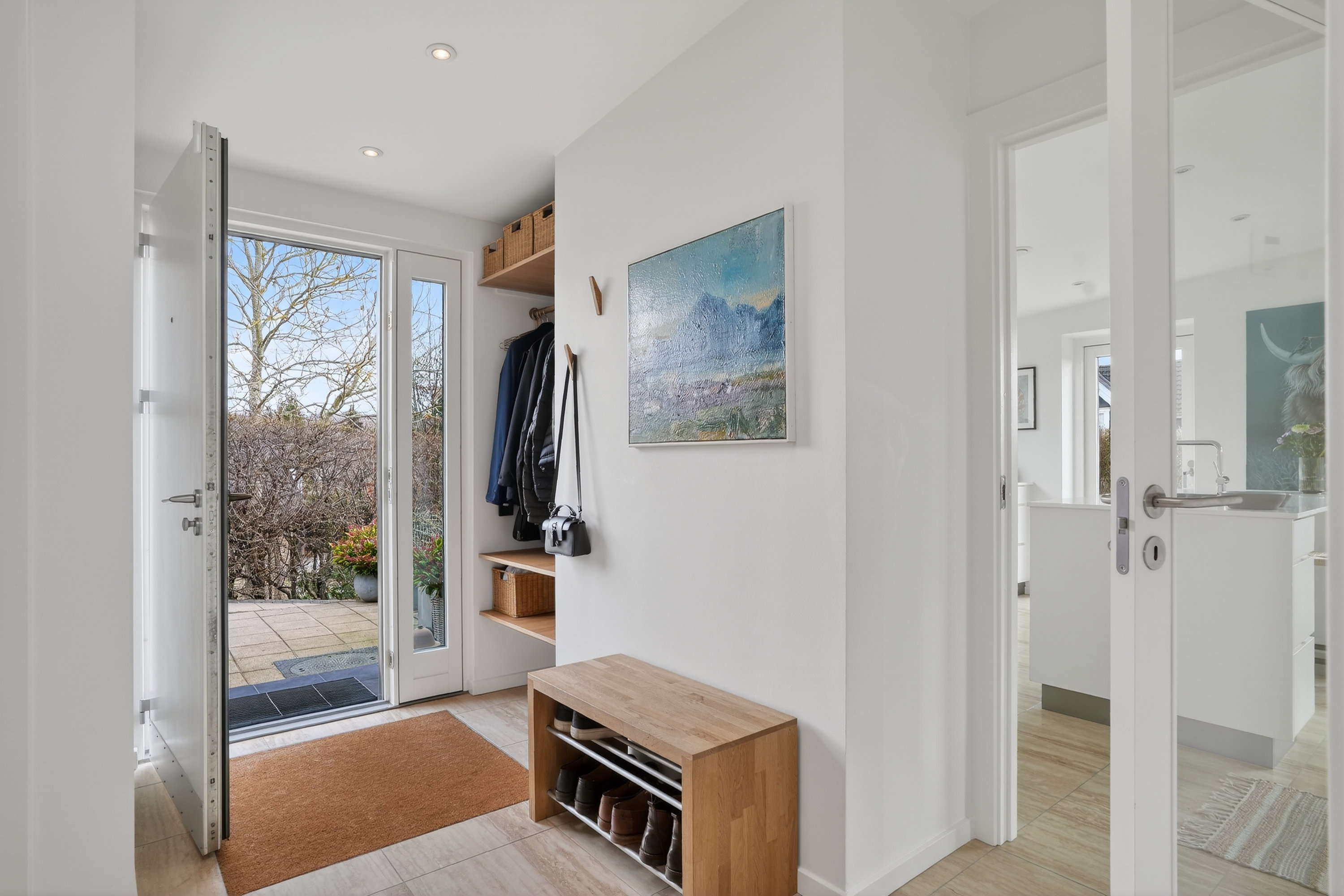 Fremhævet entré billede i fuldskærmstilstand. Billede af Vildrosevej 42, Hareskov, 3500 Værløse