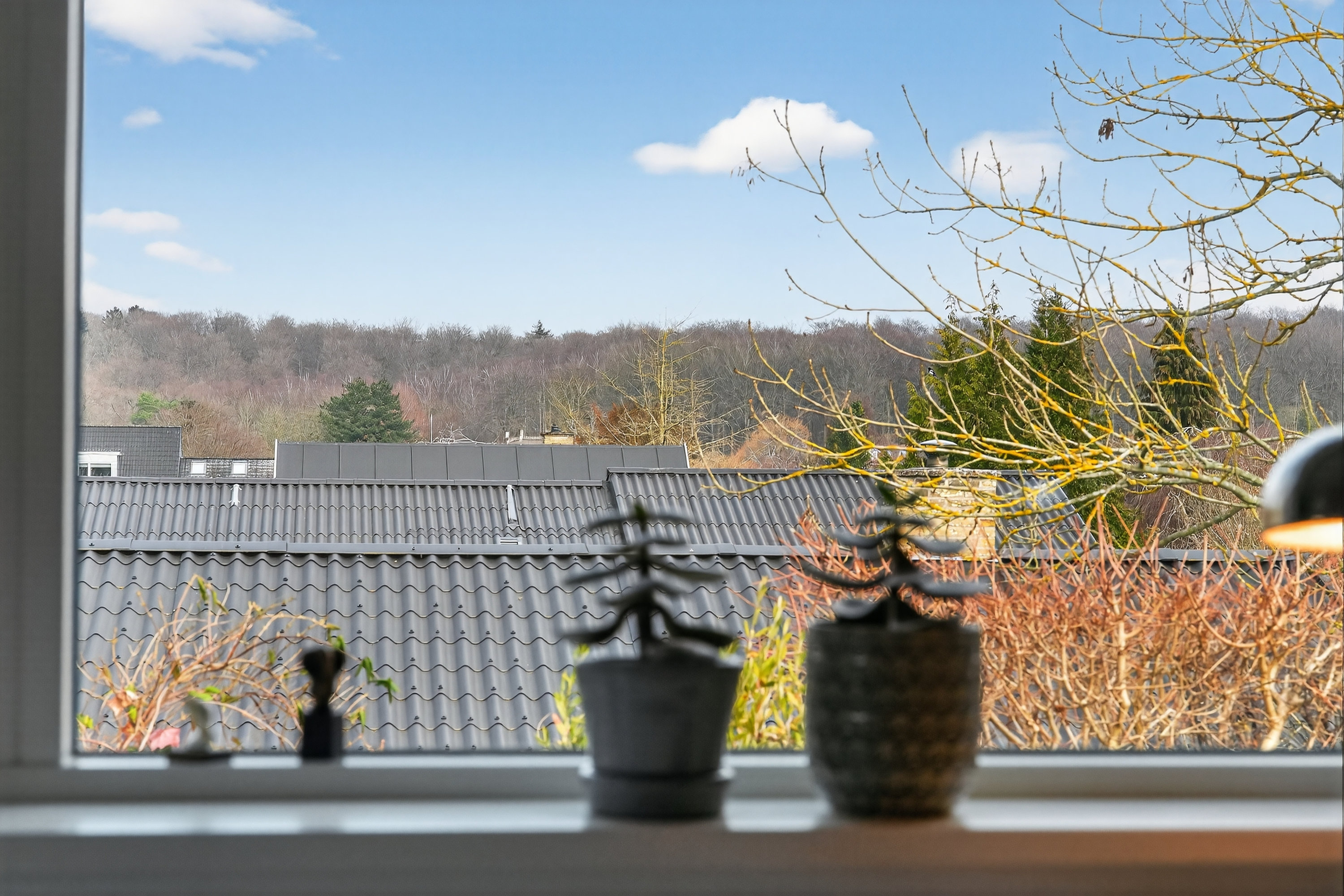 Fremhævet udsigt billede i fuldskærmstilstand. Billede af Vildrosevej 42, Hareskov, 3500 Værløse