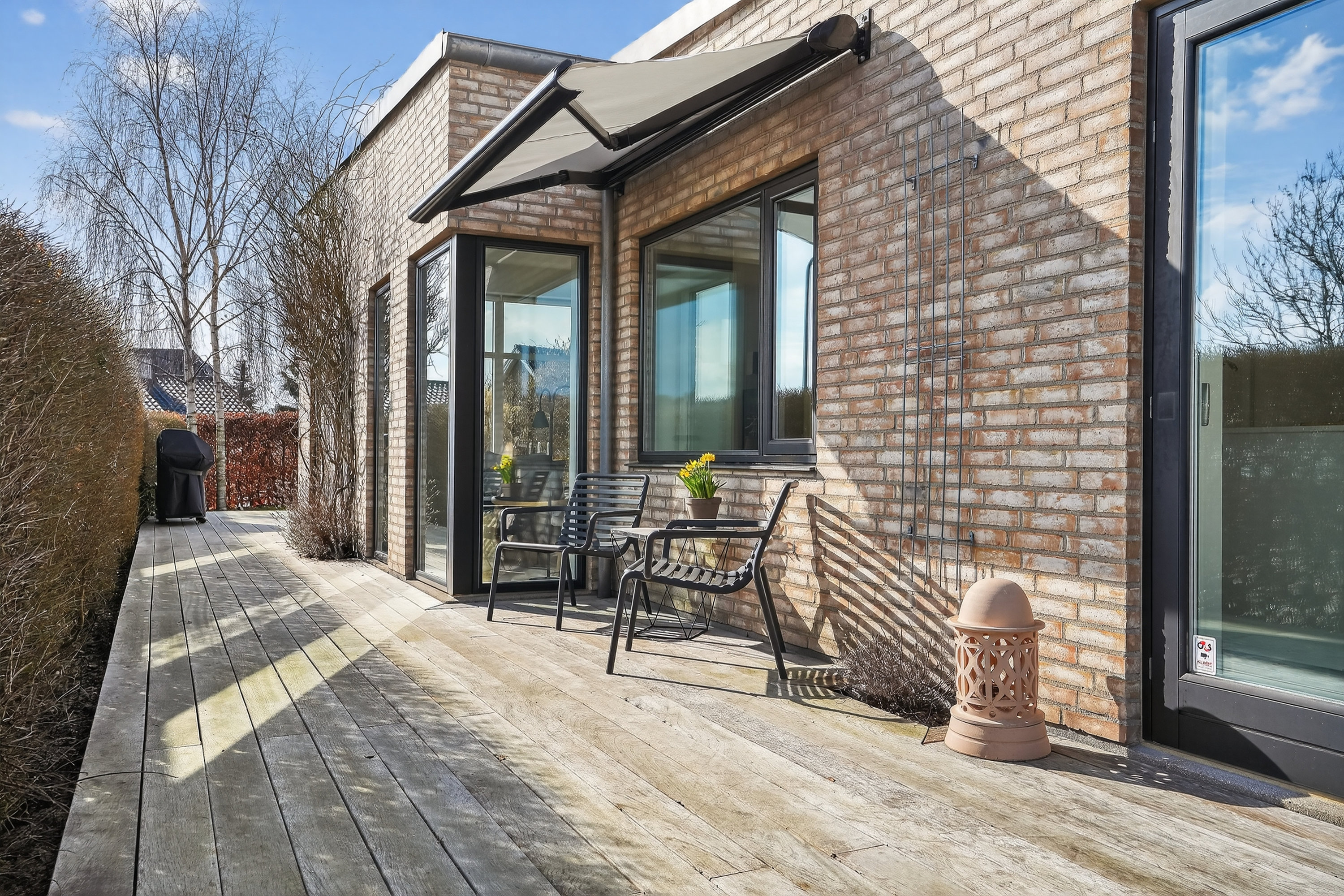 Miniaturebillede 1: terrasse. Billede af Vildrosevej 42, Hareskov, 3500 Værløse