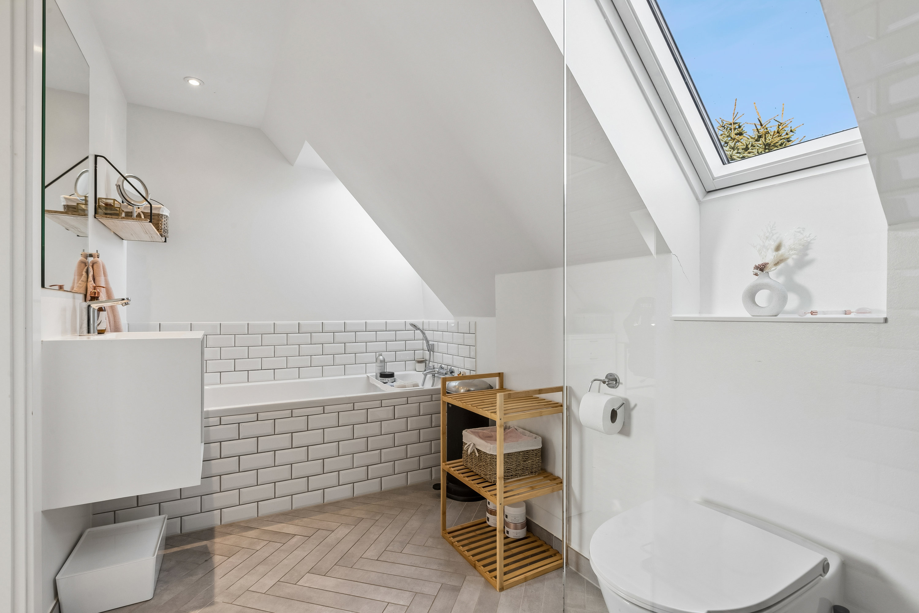 Fremhævet badeværelse billede i fuldskærmstilstand. Billede af Barritvej 15, 2770 Kastrup