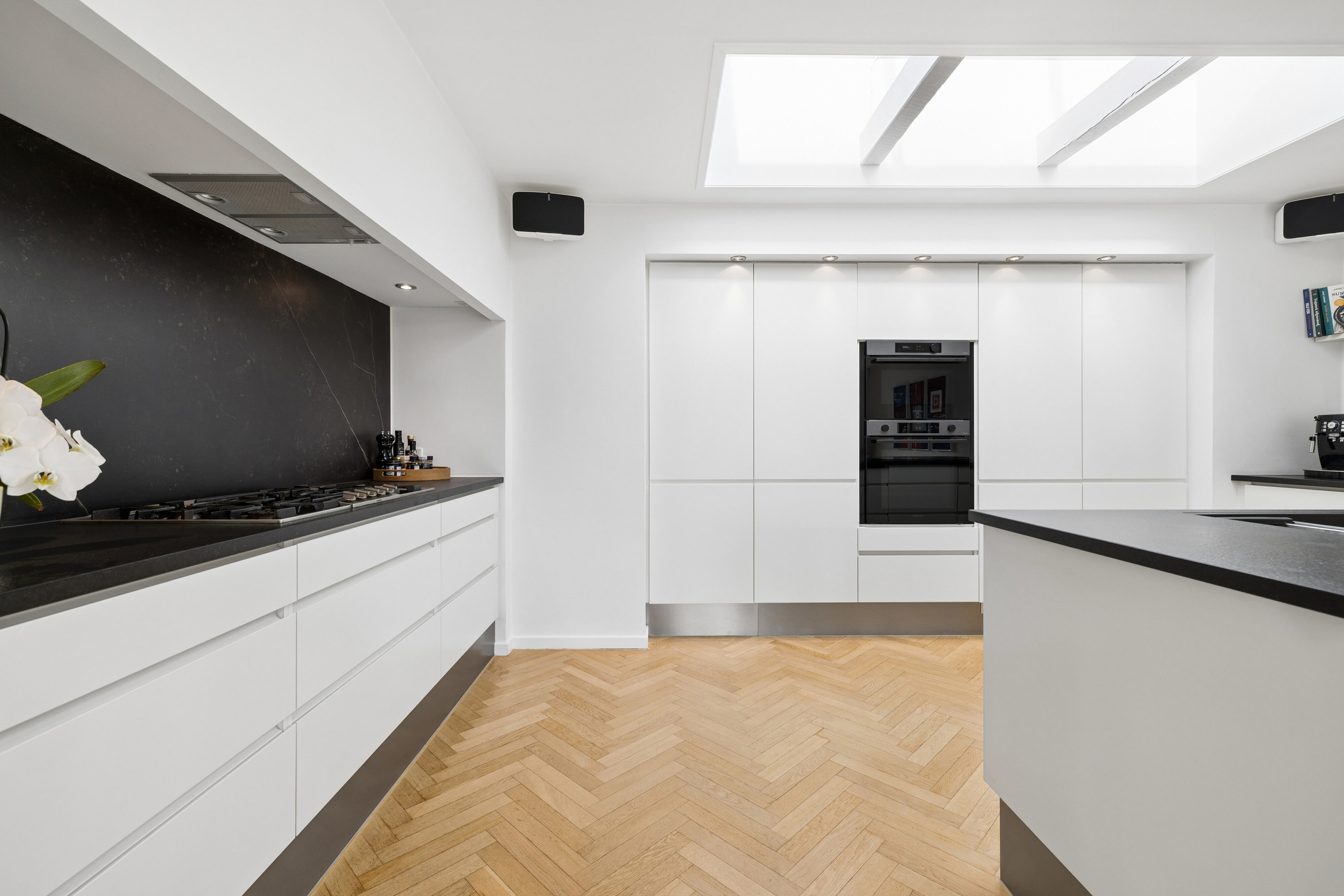 Fremhævet køkken billede i fuldskærmstilstand. Billede af Engvej 3, 5230 Odense M