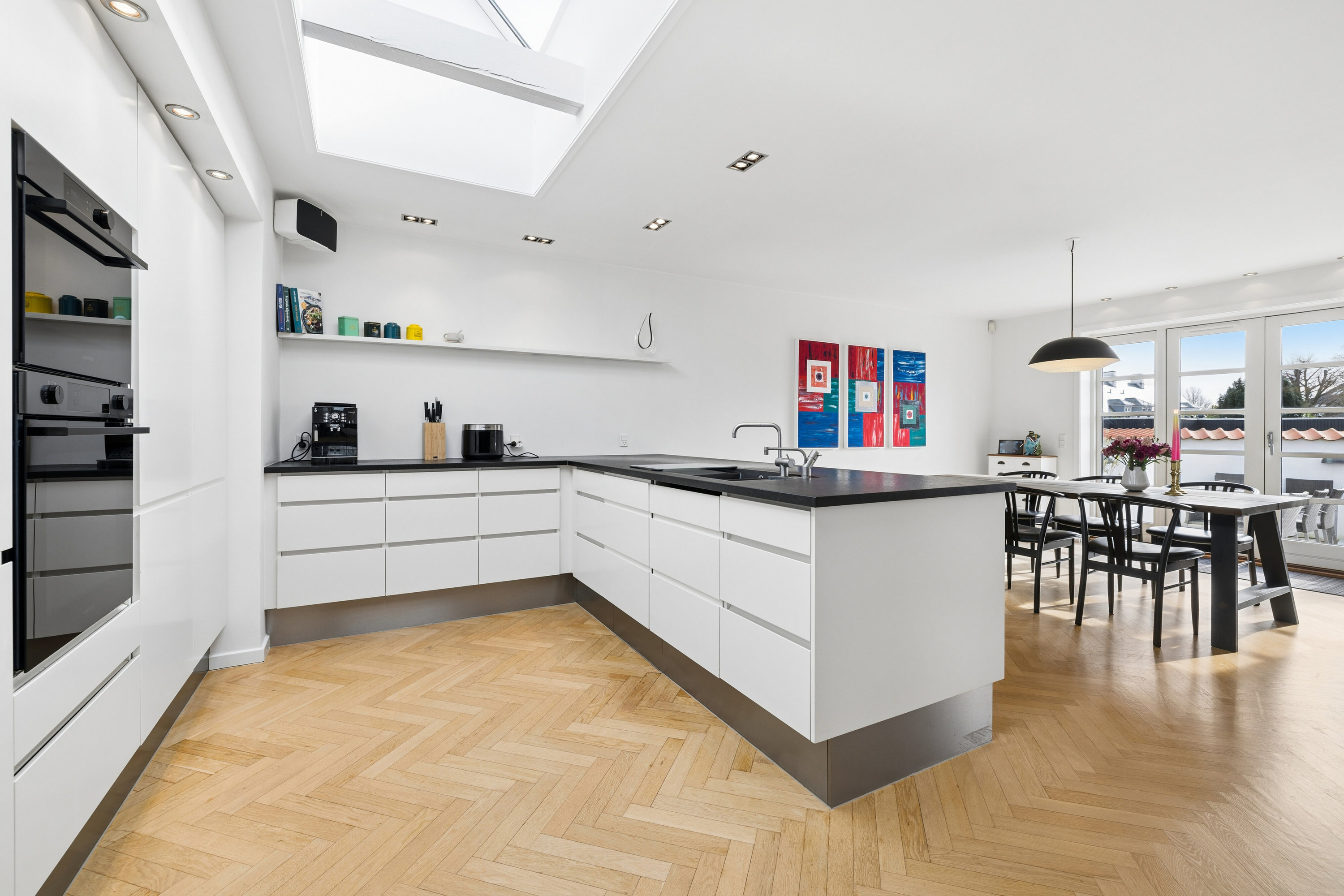 Fremhævet køkken billede i fuldskærmstilstand. Billede af Engvej 3, 5230 Odense M