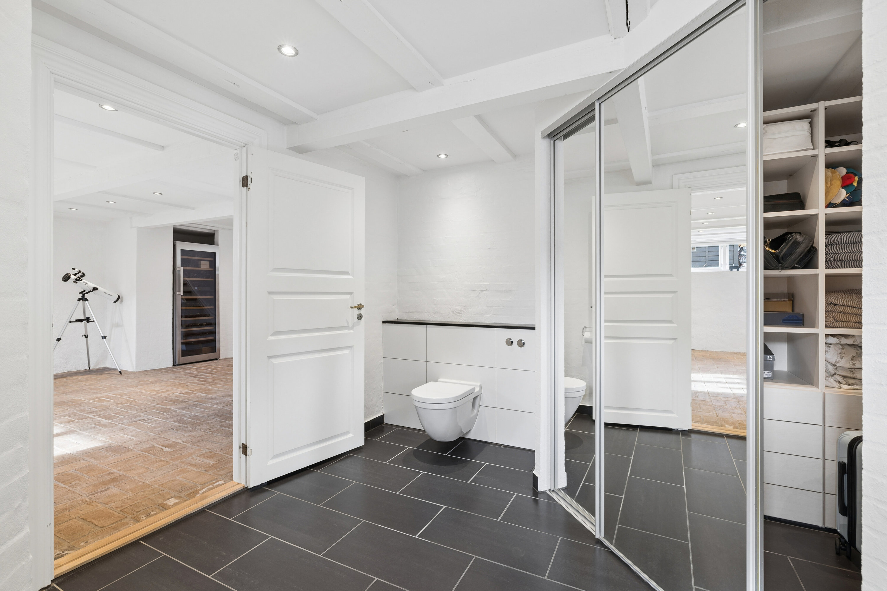 Fremhævet badeværelse billede i fuldskærmstilstand. Billede af Engvej 3, 5230 Odense M