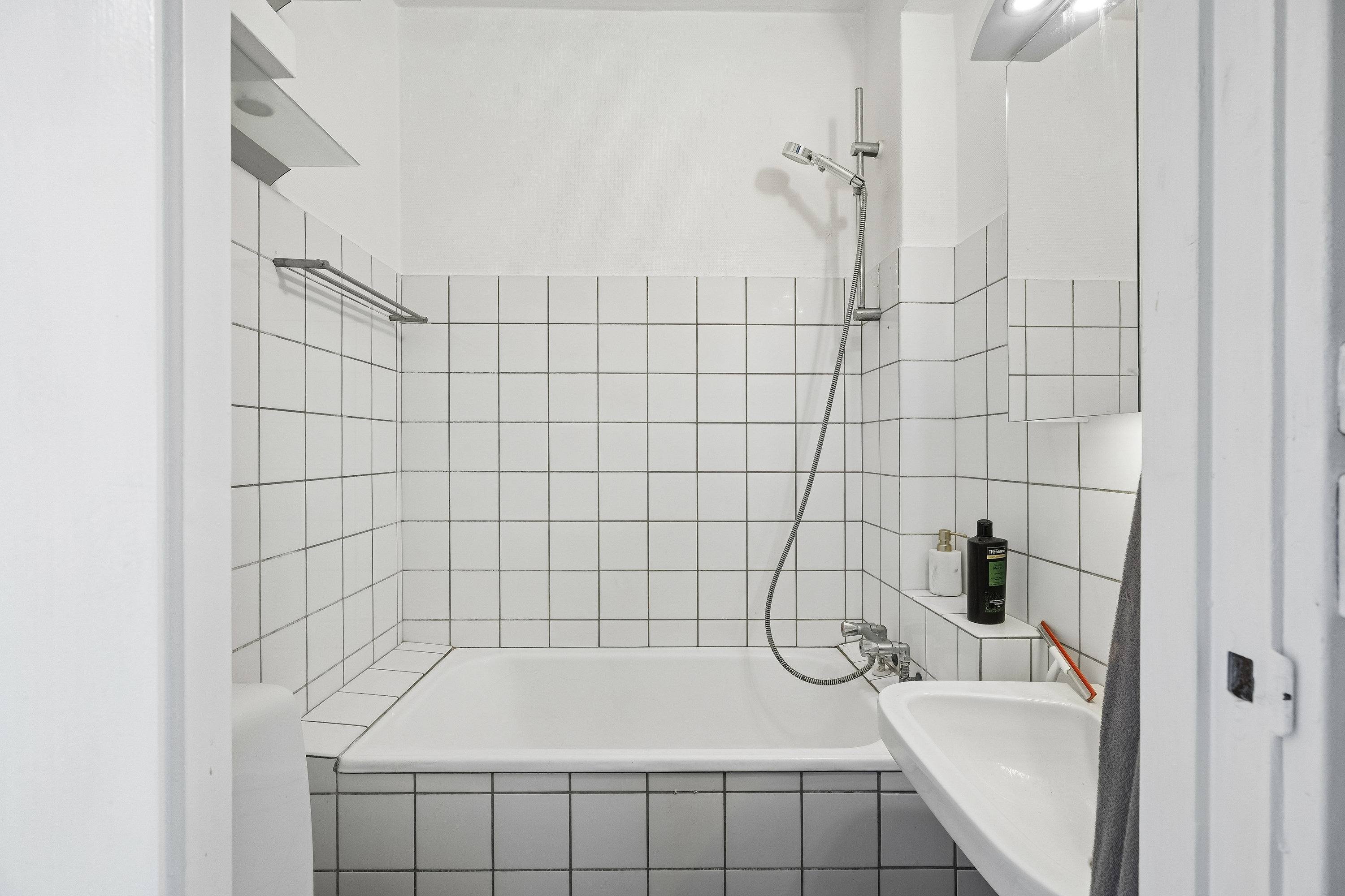 Fremhævet badeværelse billede i fuldskærmstilstand. Billede af Taastrup Have 7, 1. mf., 2630 Taastrup