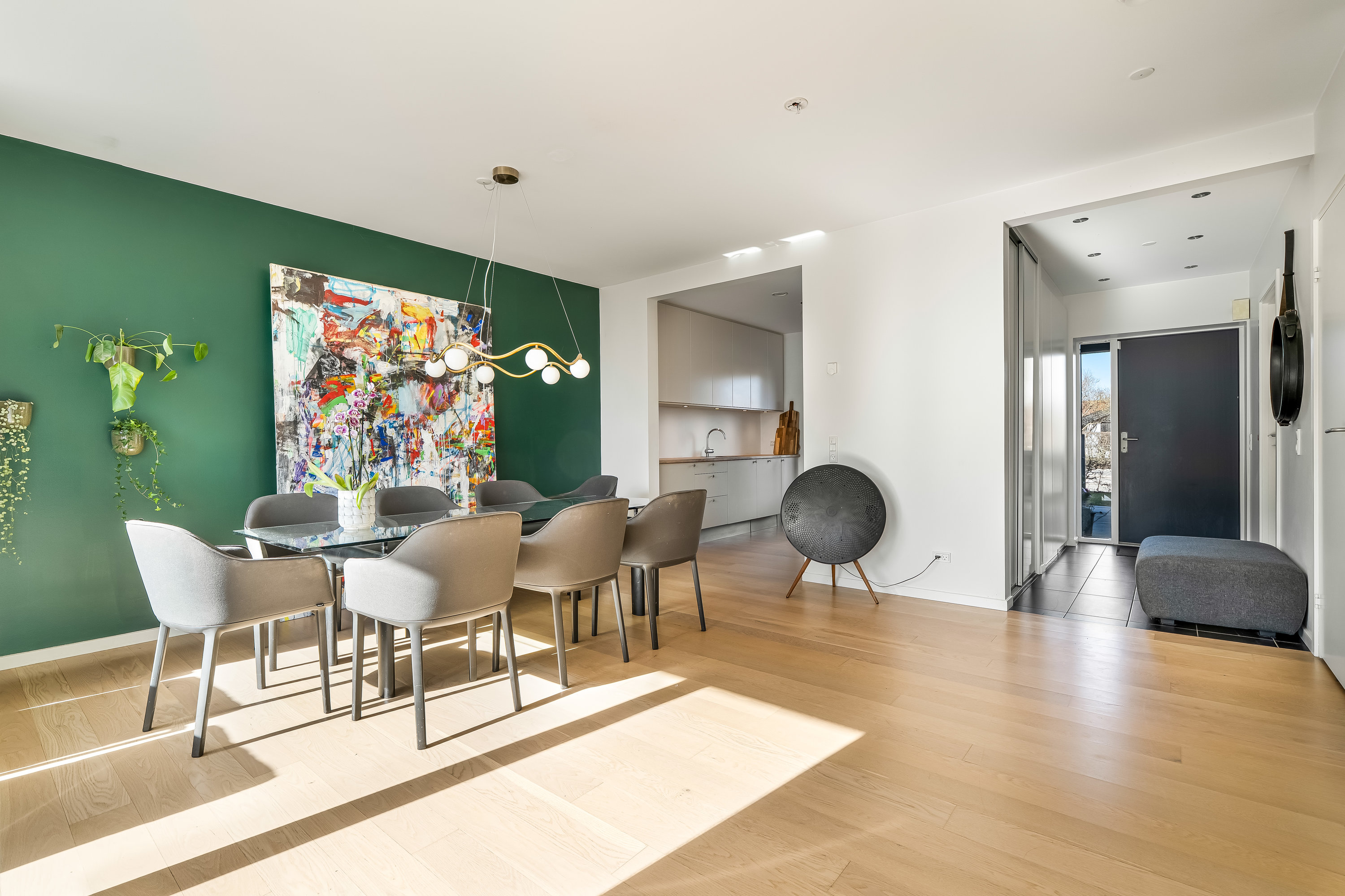 Fremhævet stue billede i fuldskærmstilstand. Billede af Klokkelyng 5, 2830 Virum