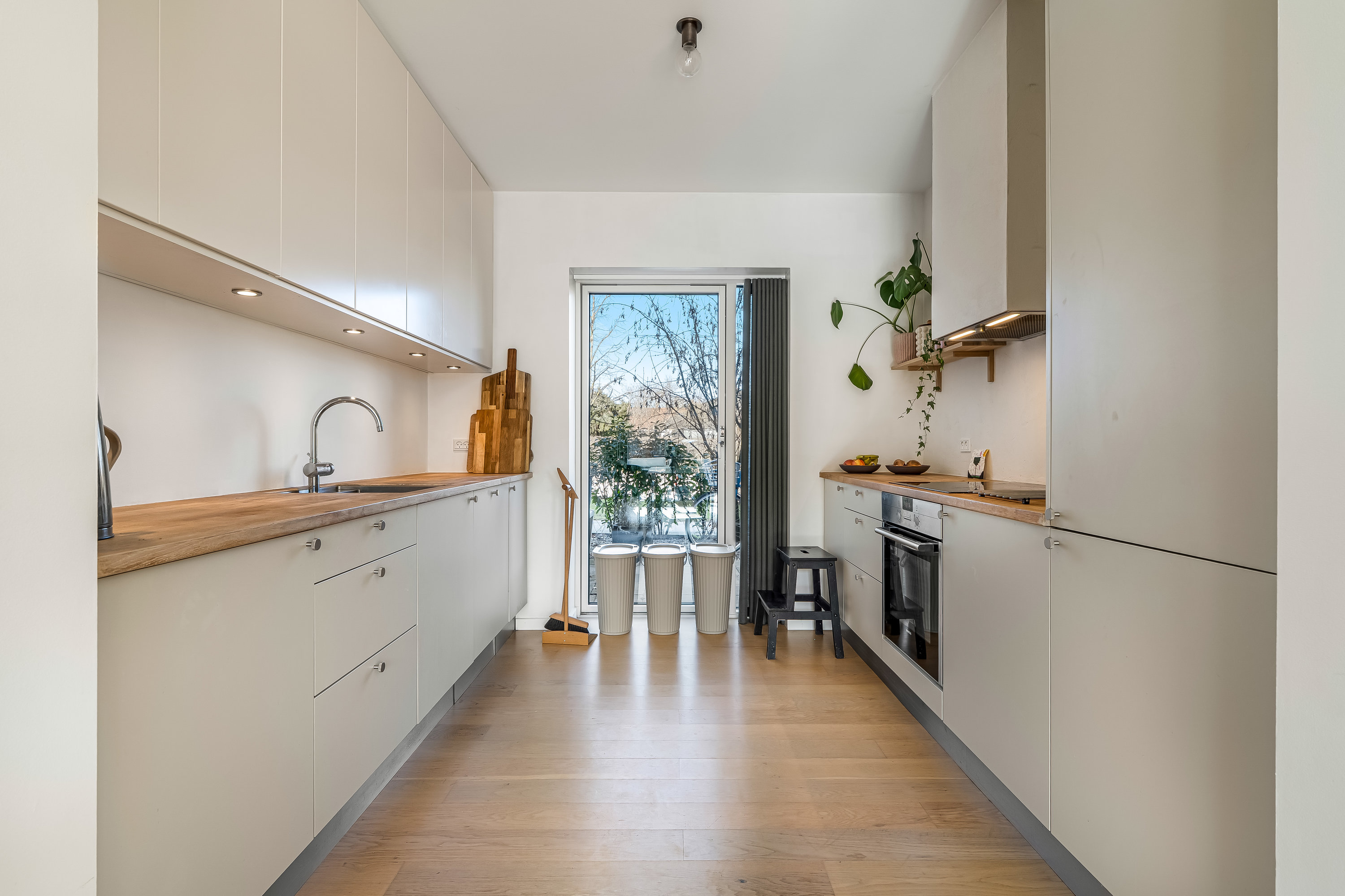 Fremhævet køkken billede i fuldskærmstilstand. Billede af Klokkelyng 5, 2830 Virum