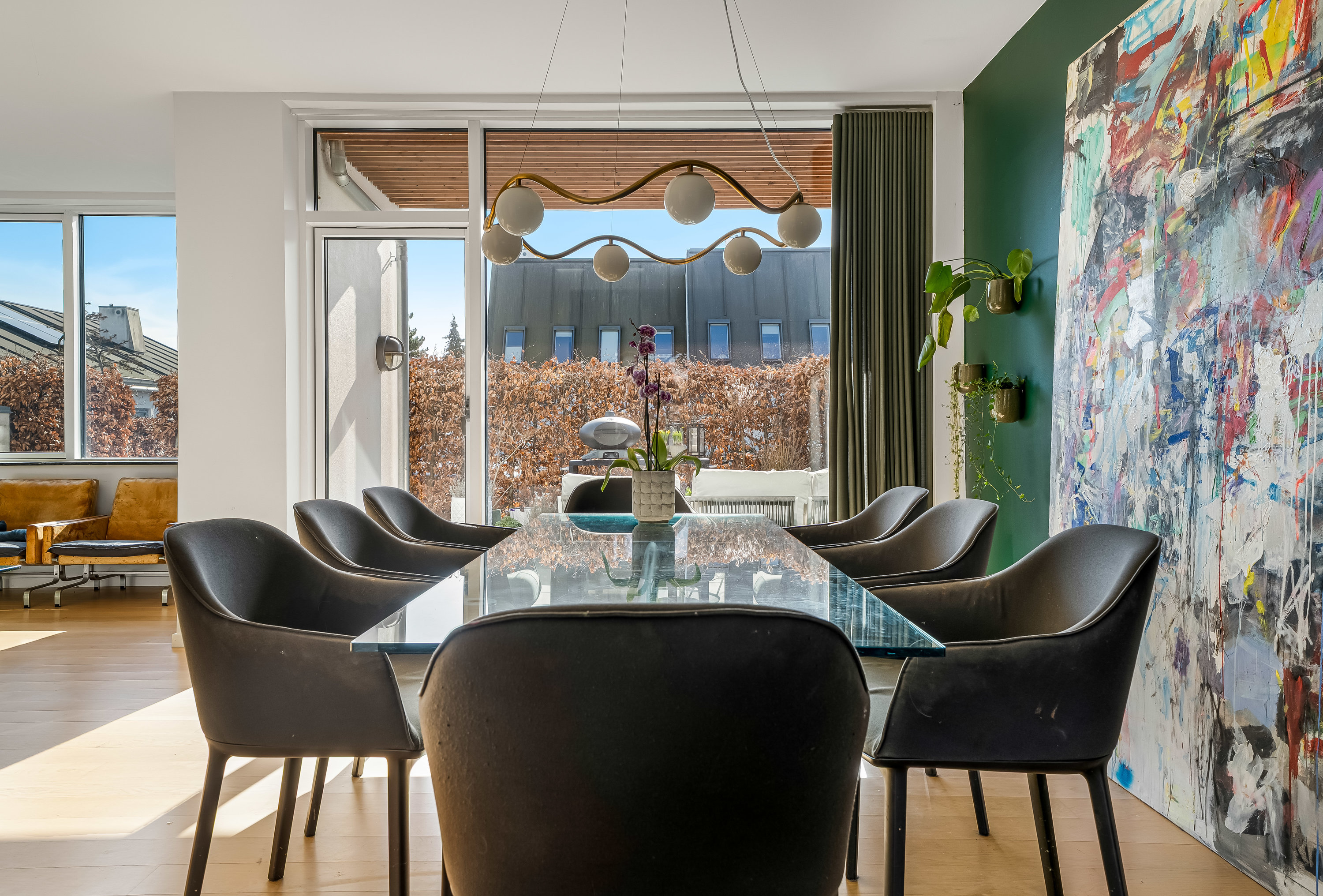 Fremhævet stue billede i fuldskærmstilstand. Billede af Klokkelyng 5, 2830 Virum