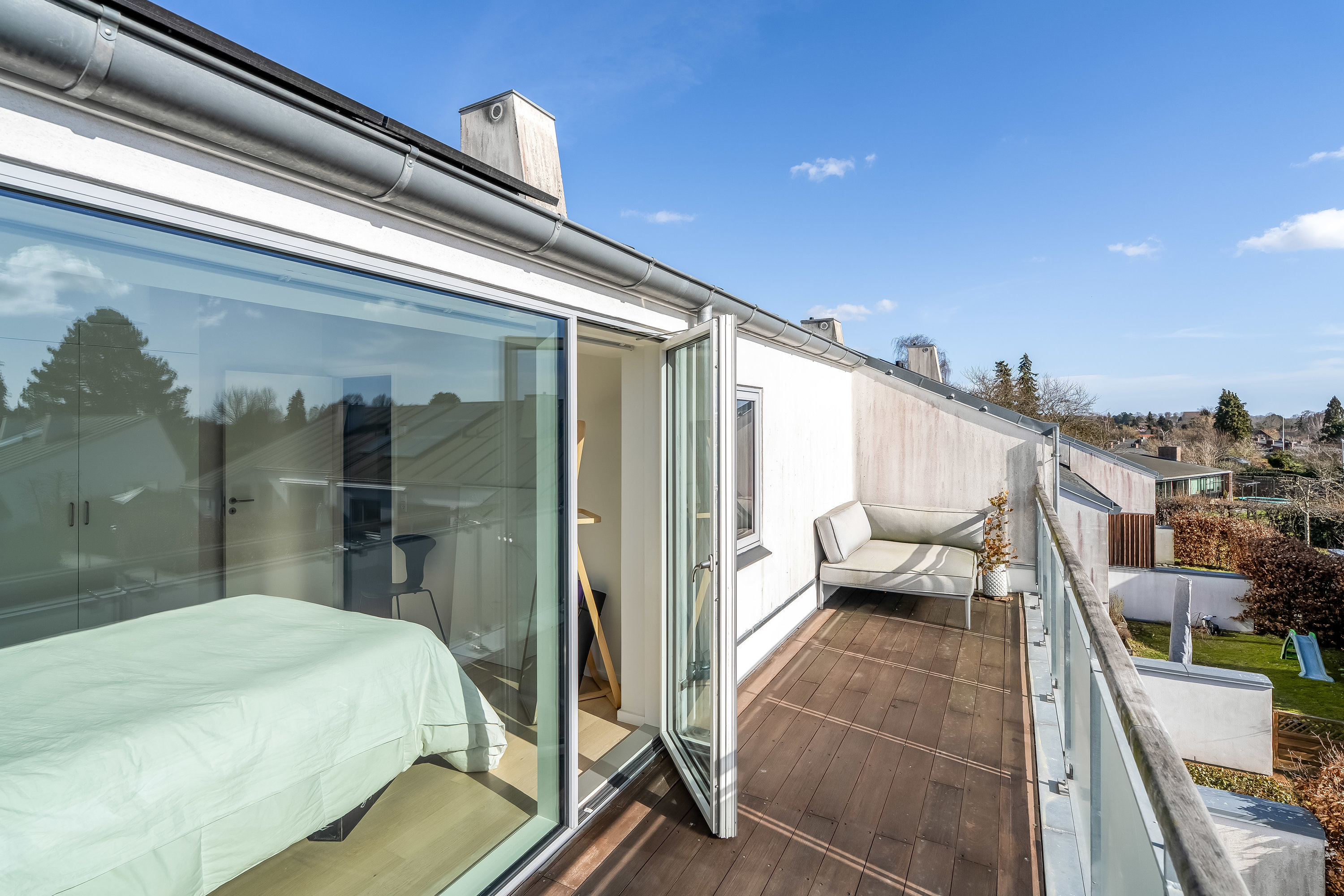 Fremhævet altan billede i fuldskærmstilstand. Billede af Klokkelyng 5, 2830 Virum