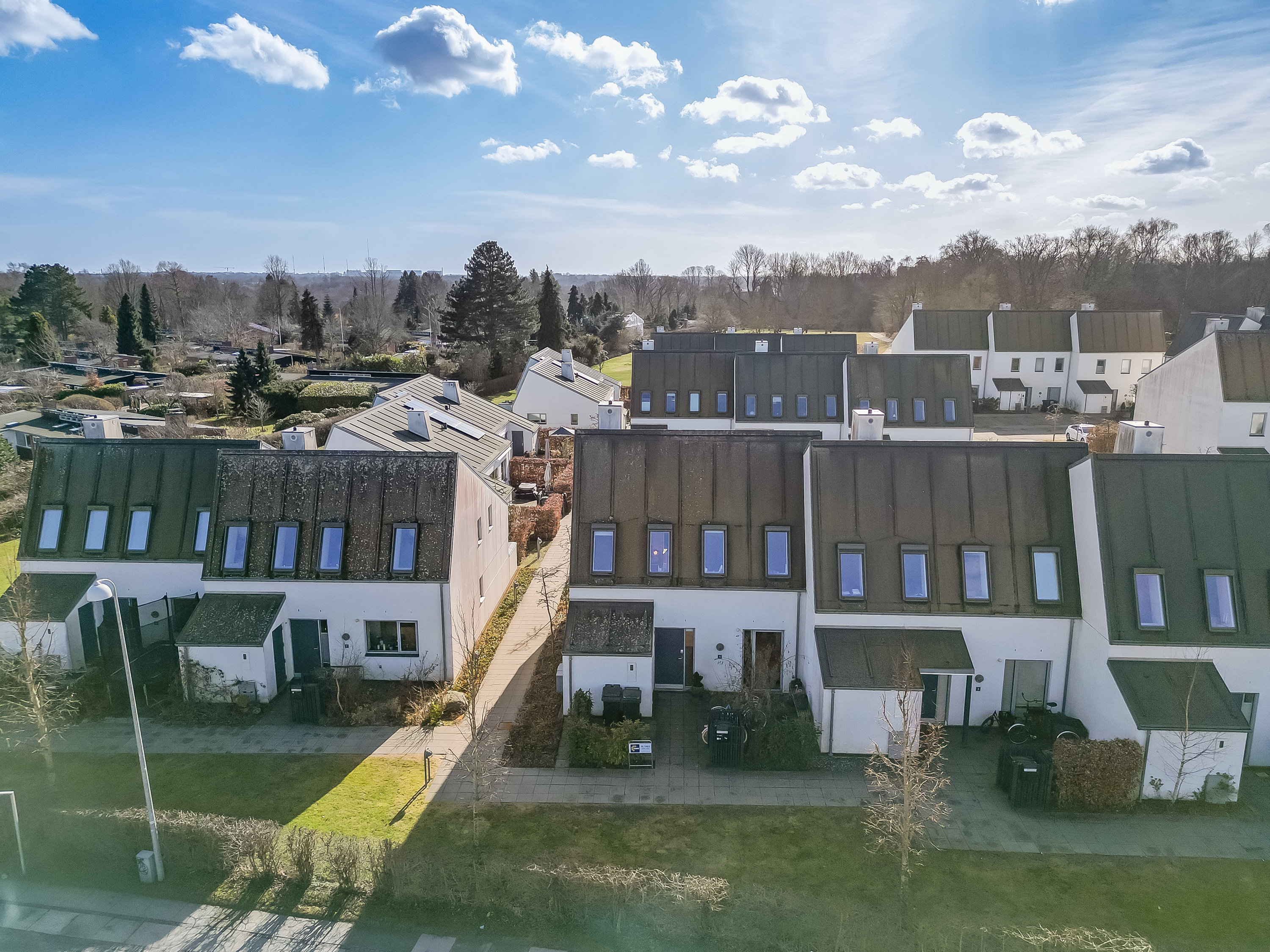 Rækkehus: Luftfoto på Klokkelyng 5, 2830 Virum