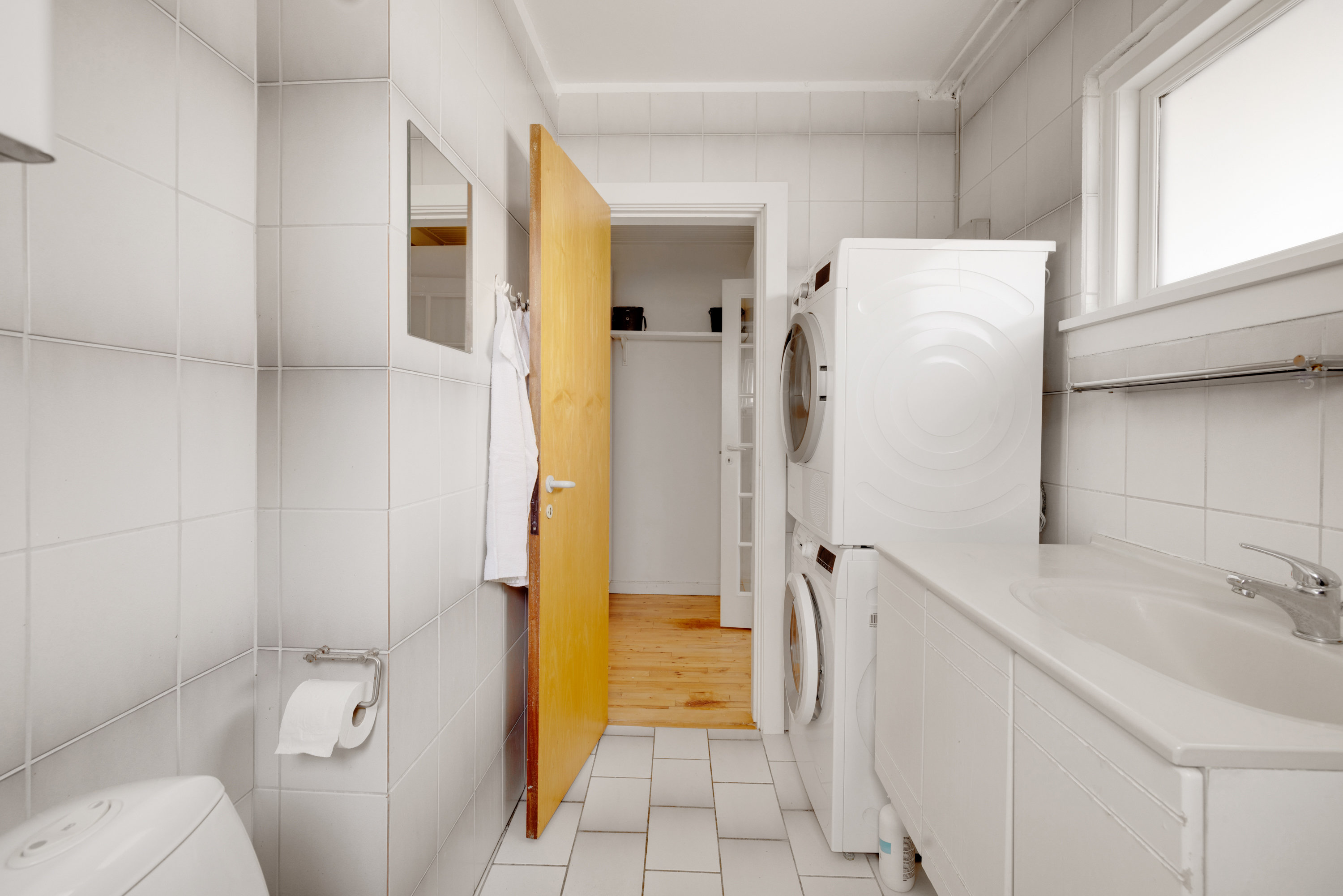 Fremhævet badeværelse billede i fuldskærmstilstand. Billede af Rosmosevej 18, 2650 Hvidovre