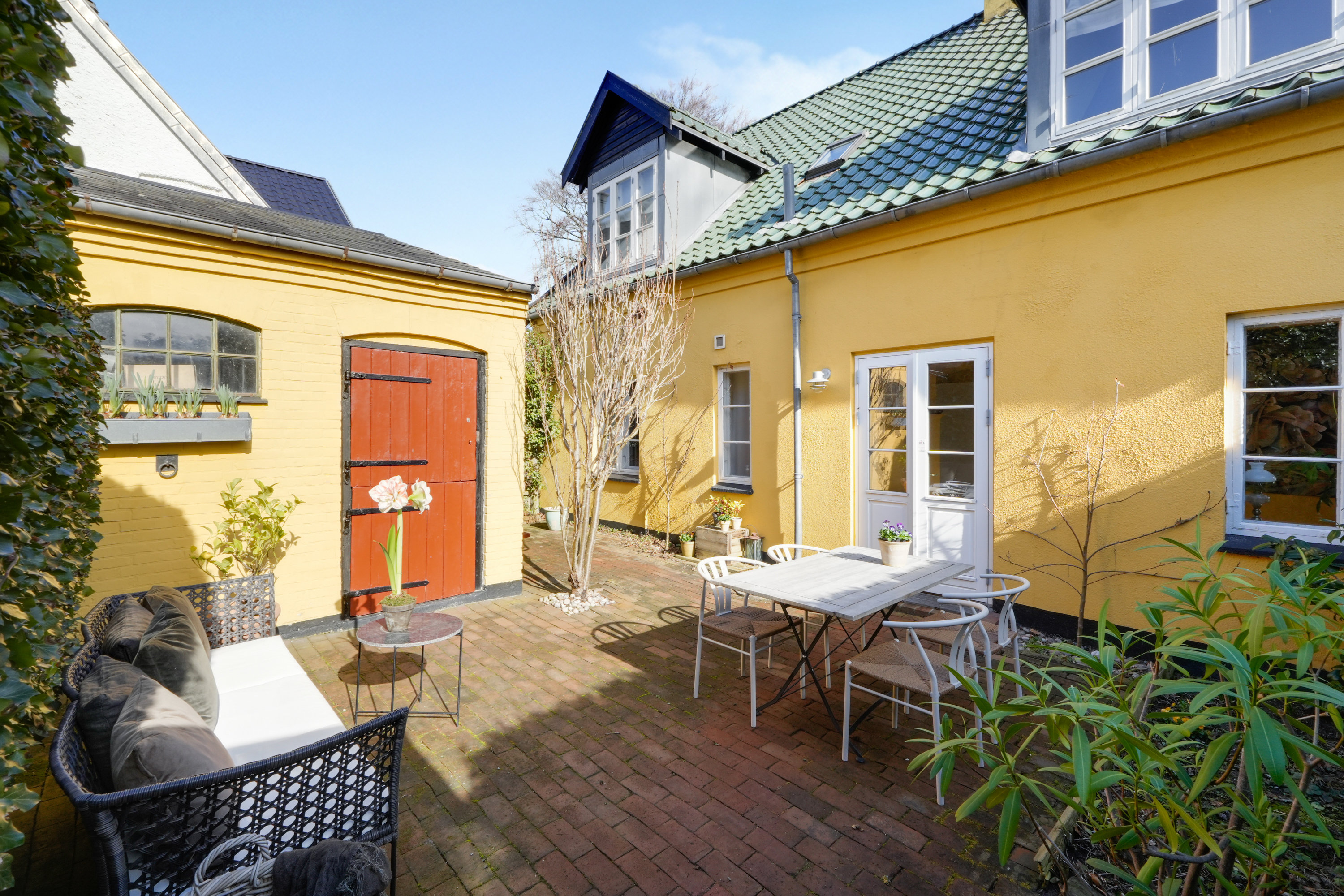 Fremhævet terrasse billede i fuldskærmstilstand. Billede af Strandvejen 649, Taarbæk, 2930 Klampenborg