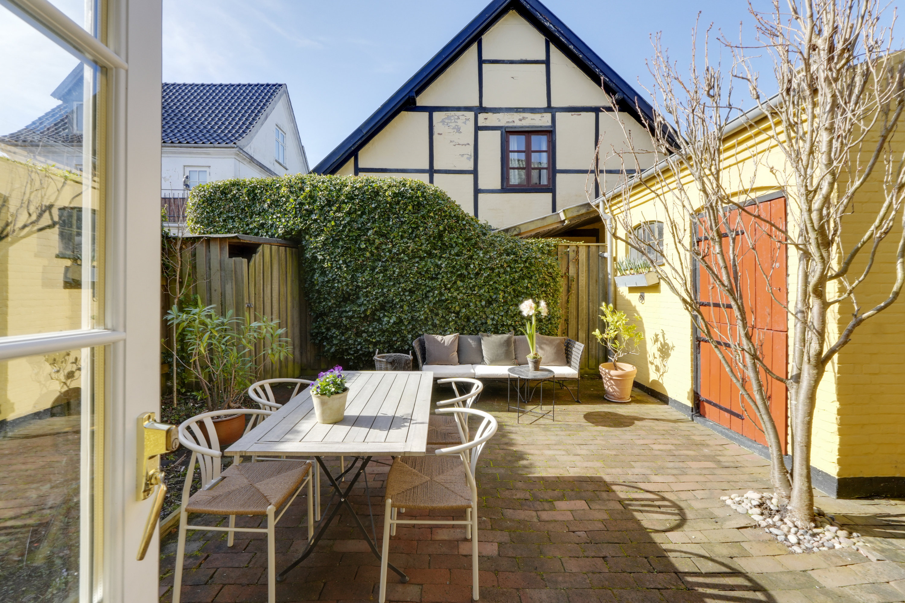 Fremhævet terrasse billede i fuldskærmstilstand. Billede af Strandvejen 649, Taarbæk, 2930 Klampenborg