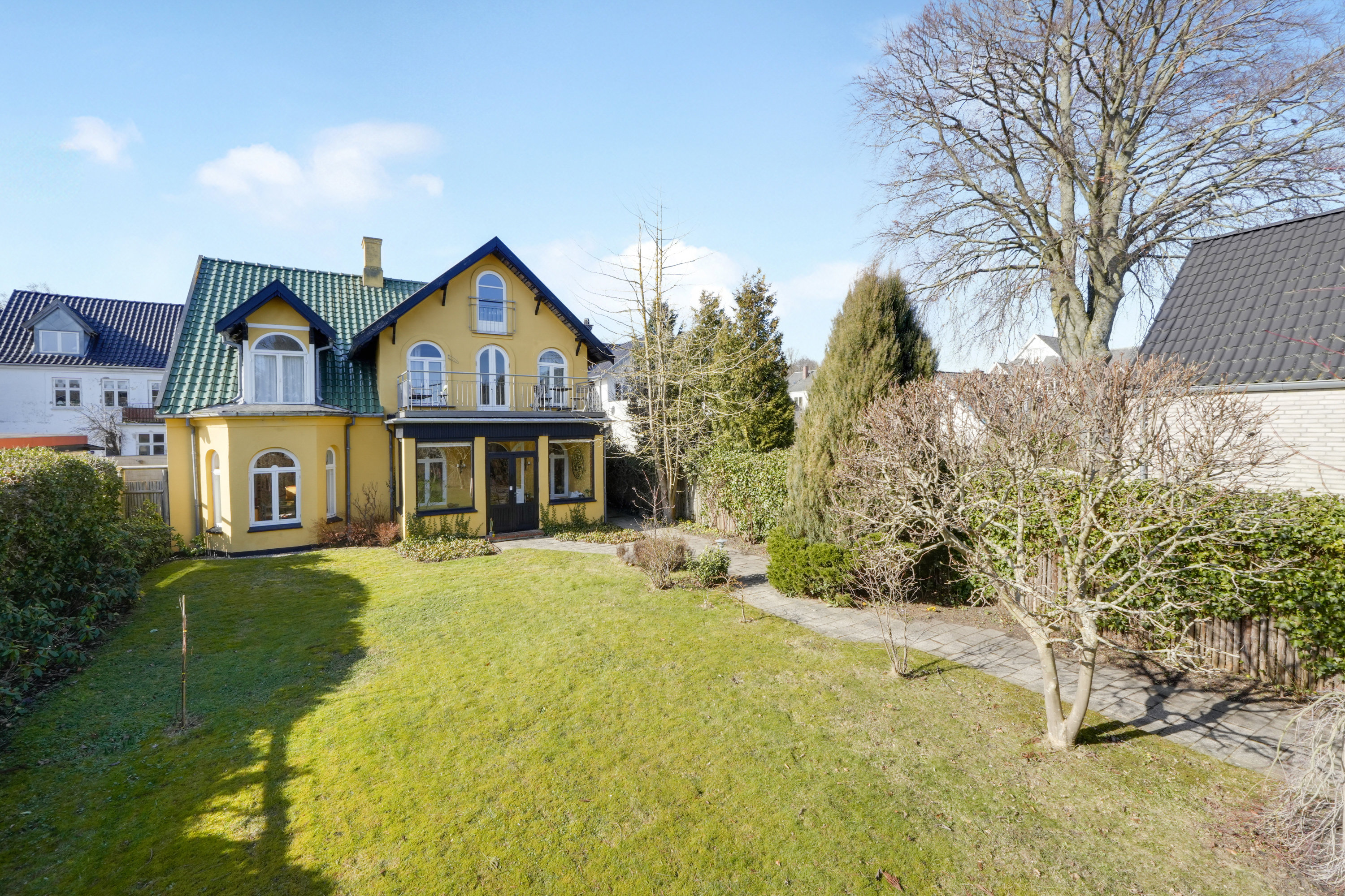 Villa: Facade på Strandvejen 649, Taarbæk, 2930 Klampenborg