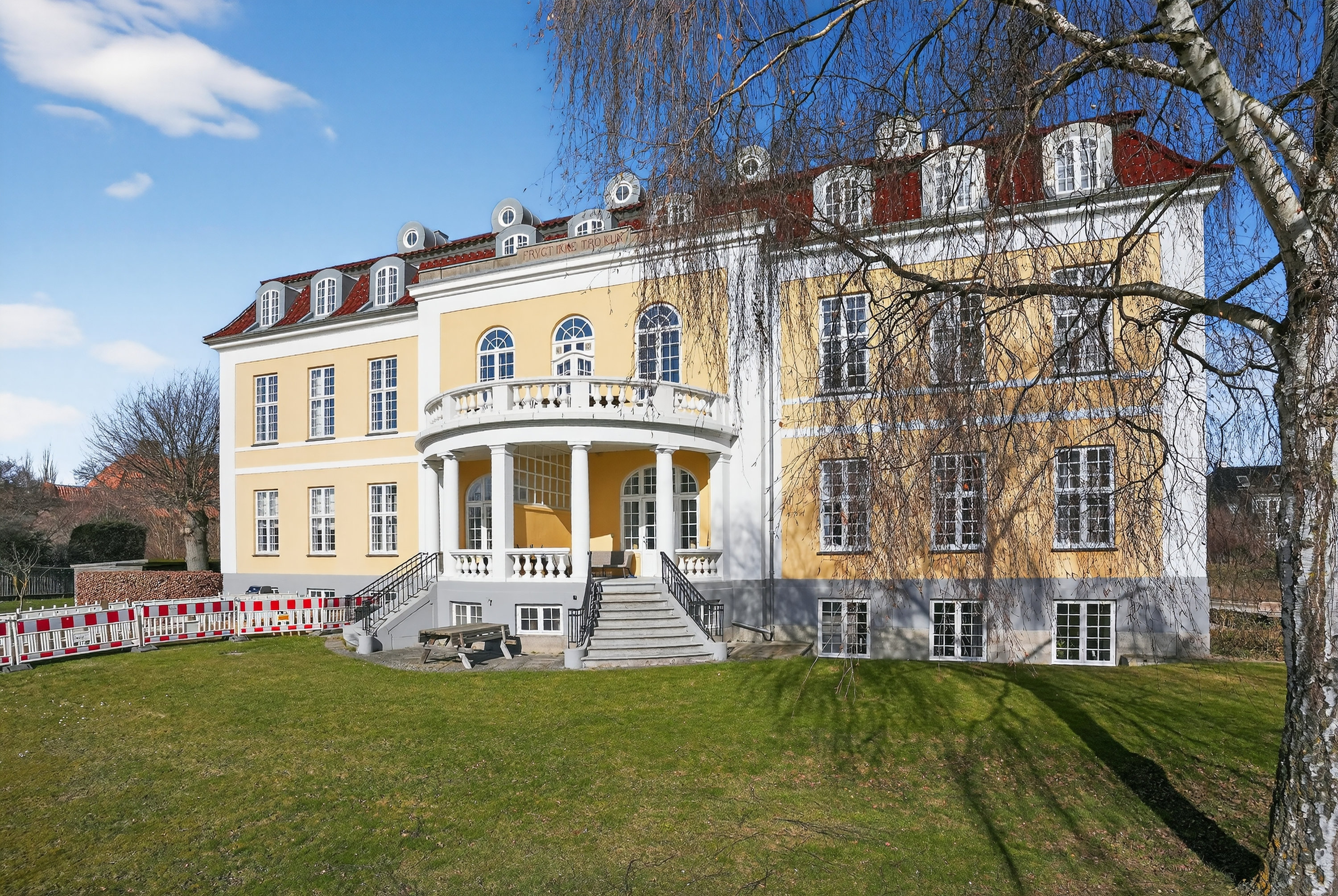 Miniaturebillede 1: ejendommen. Billede af Strandagervej 24, 2900 Hellerup