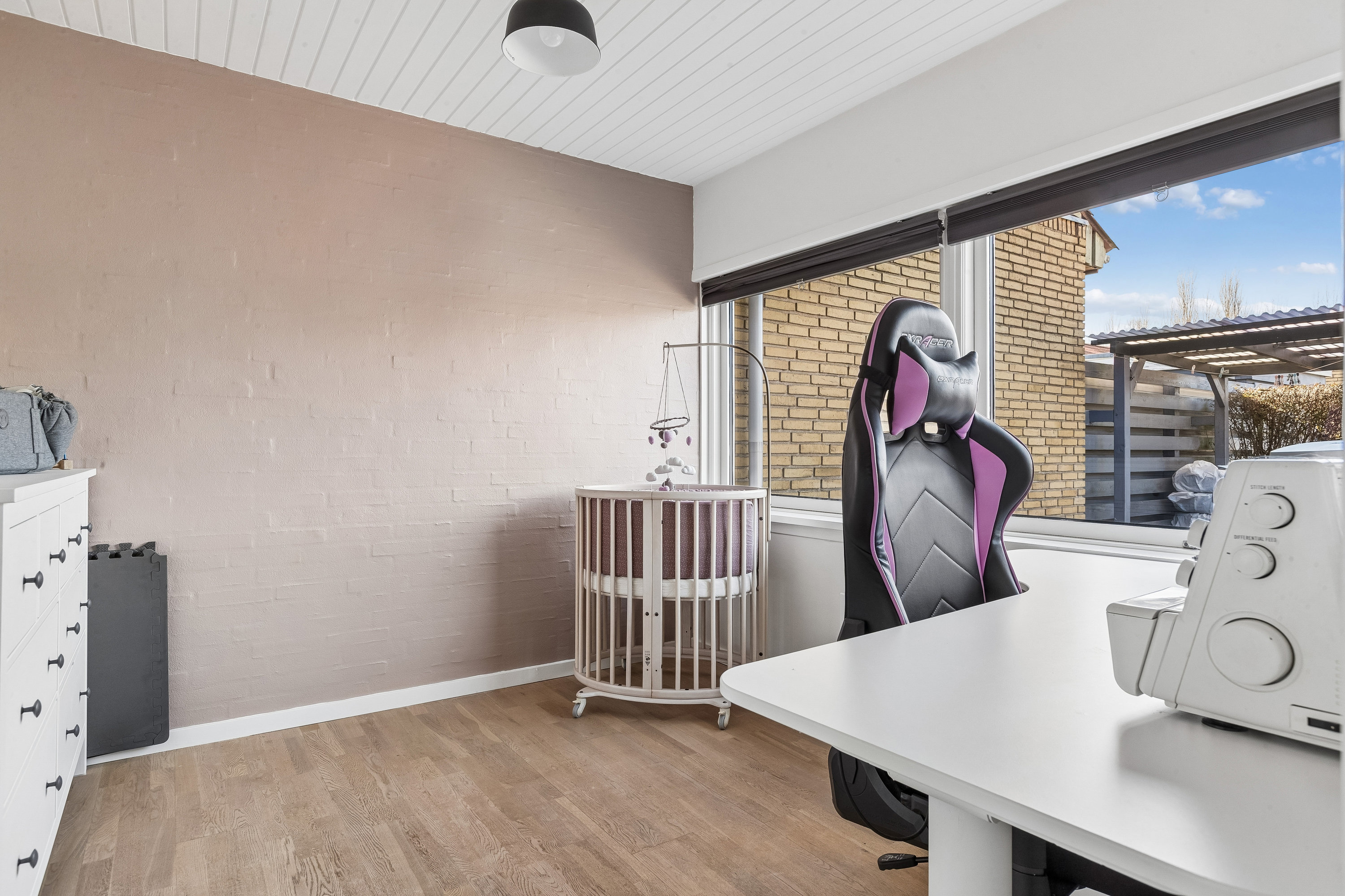 Fremhævet værelse billede i fuldskærmstilstand. Billede af Jernalderen 4, Fløng, 2640 Hedehusene