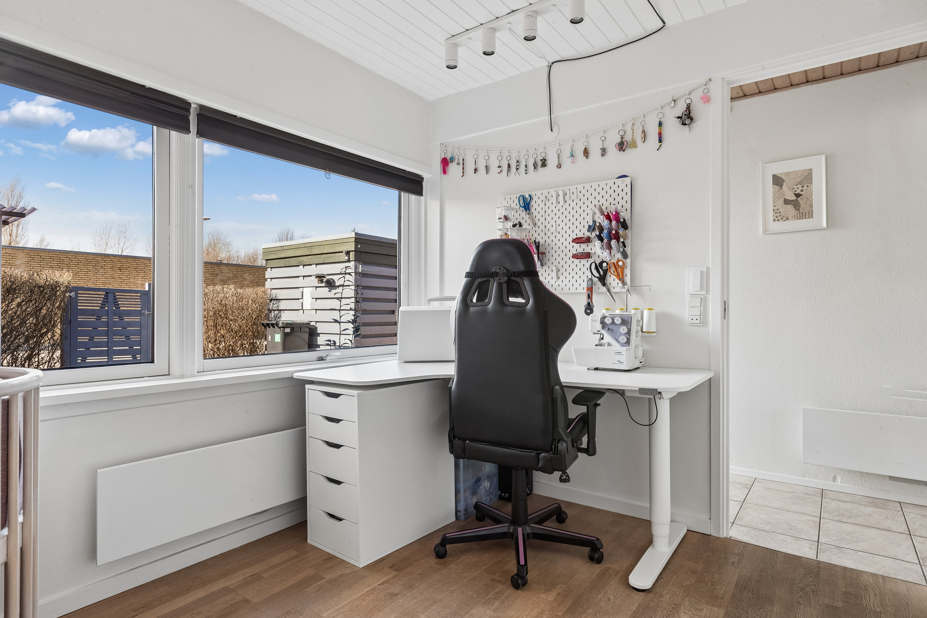 Fremhævet værelse billede i fuldskærmstilstand. Billede af Jernalderen 4, Fløng, 2640 Hedehusene