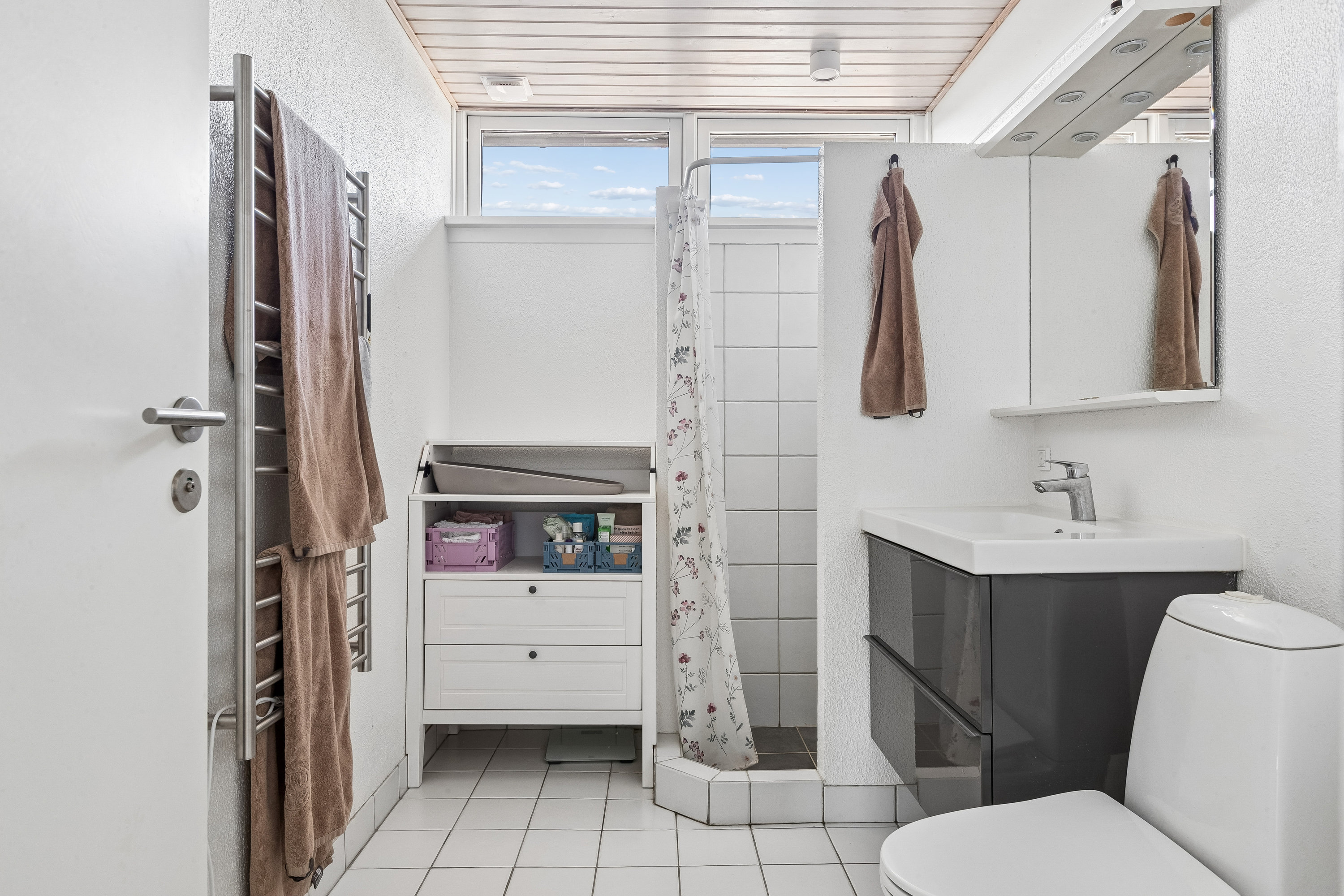 Fremhævet badeværelse billede i fuldskærmstilstand. Billede af Jernalderen 4, Fløng, 2640 Hedehusene