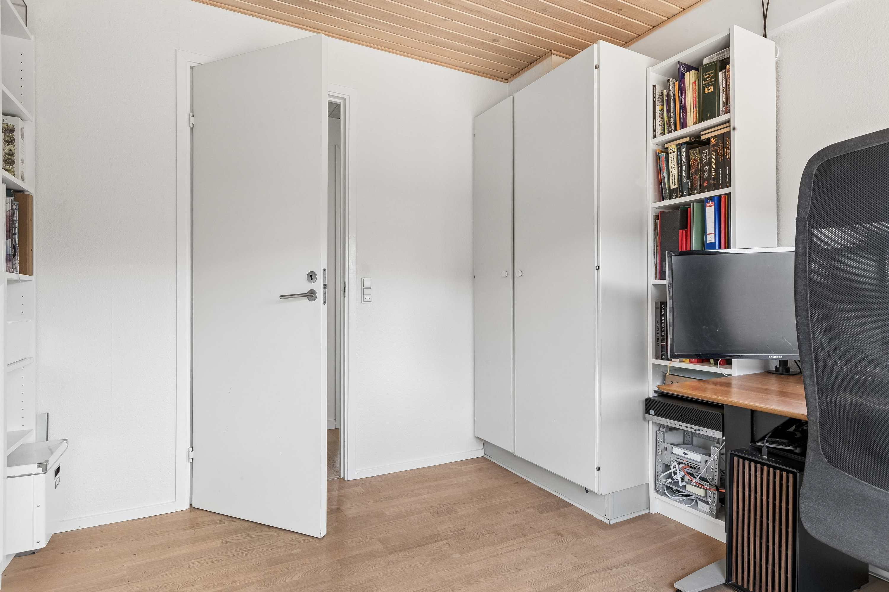 Fremhævet værelse billede i fuldskærmstilstand. Billede af Jernalderen 4, Fløng, 2640 Hedehusene