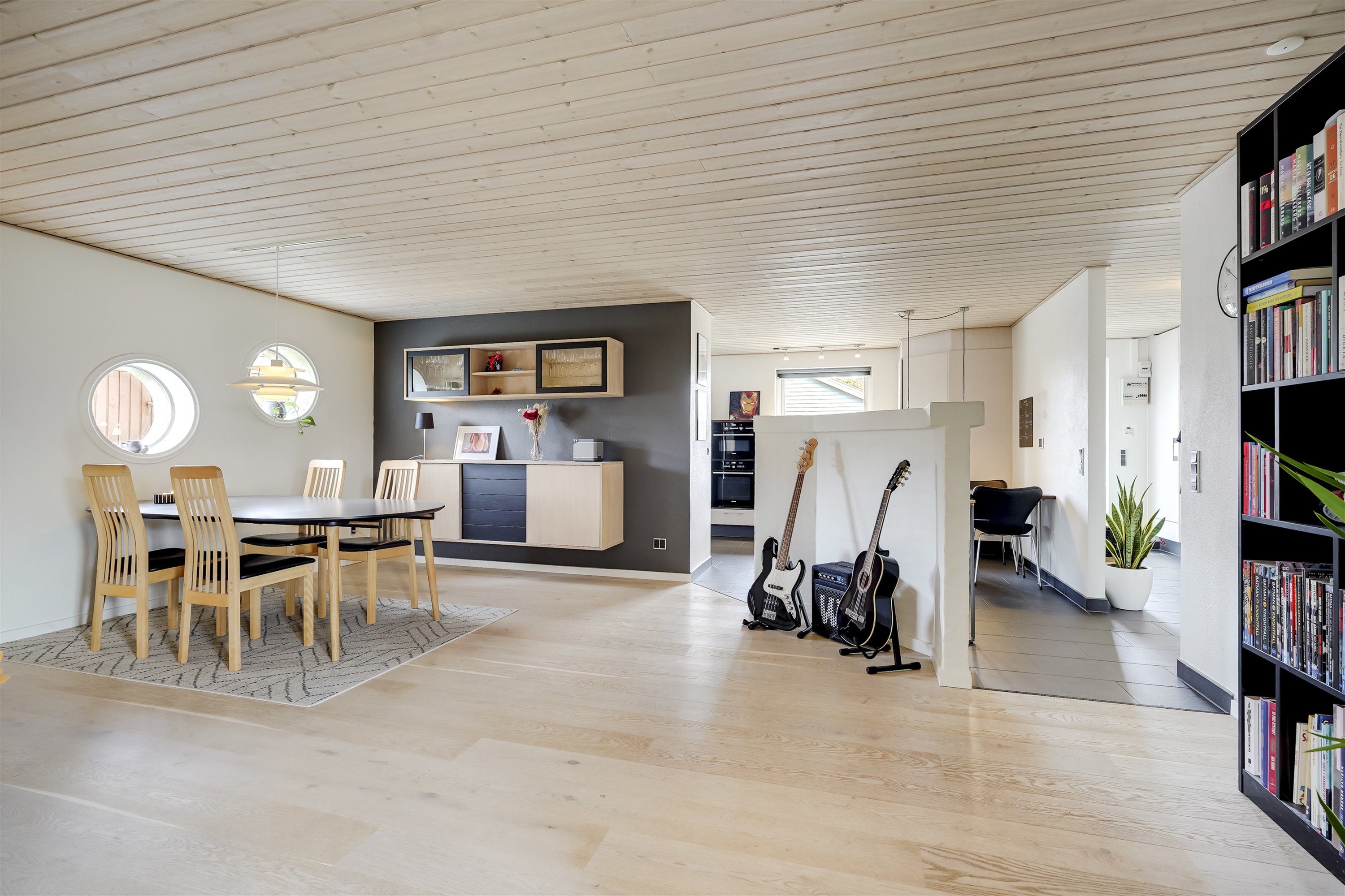 Fremhævet spisestue billede i fuldskærmstilstand. Billede af Mølleparken 366, 7190 Billund