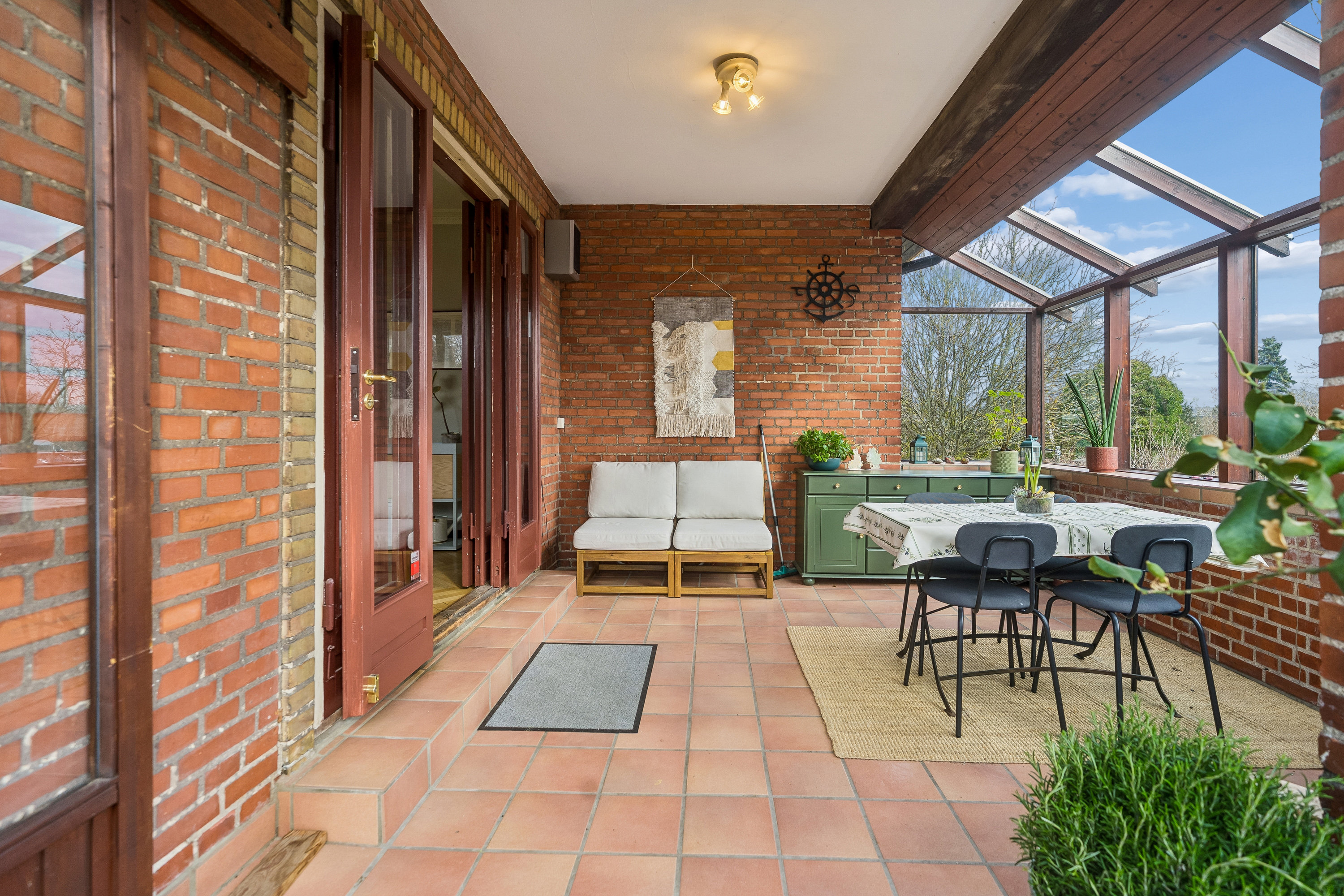 Fremhævet terrasse billede i fuldskærmstilstand. Billede af Bakkevænget 21, 2820 Gentofte