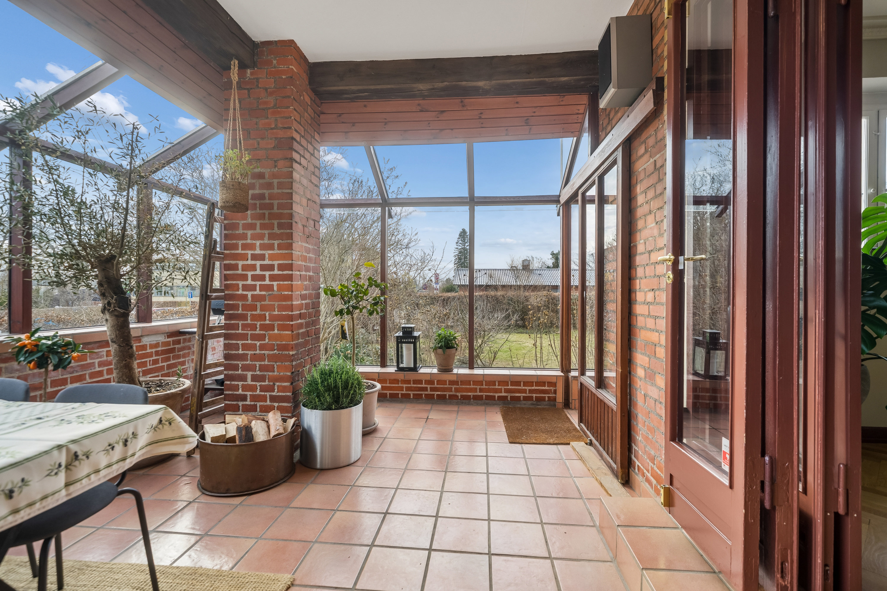 Fremhævet terrasse billede i fuldskærmstilstand. Billede af Bakkevænget 21, 2820 Gentofte