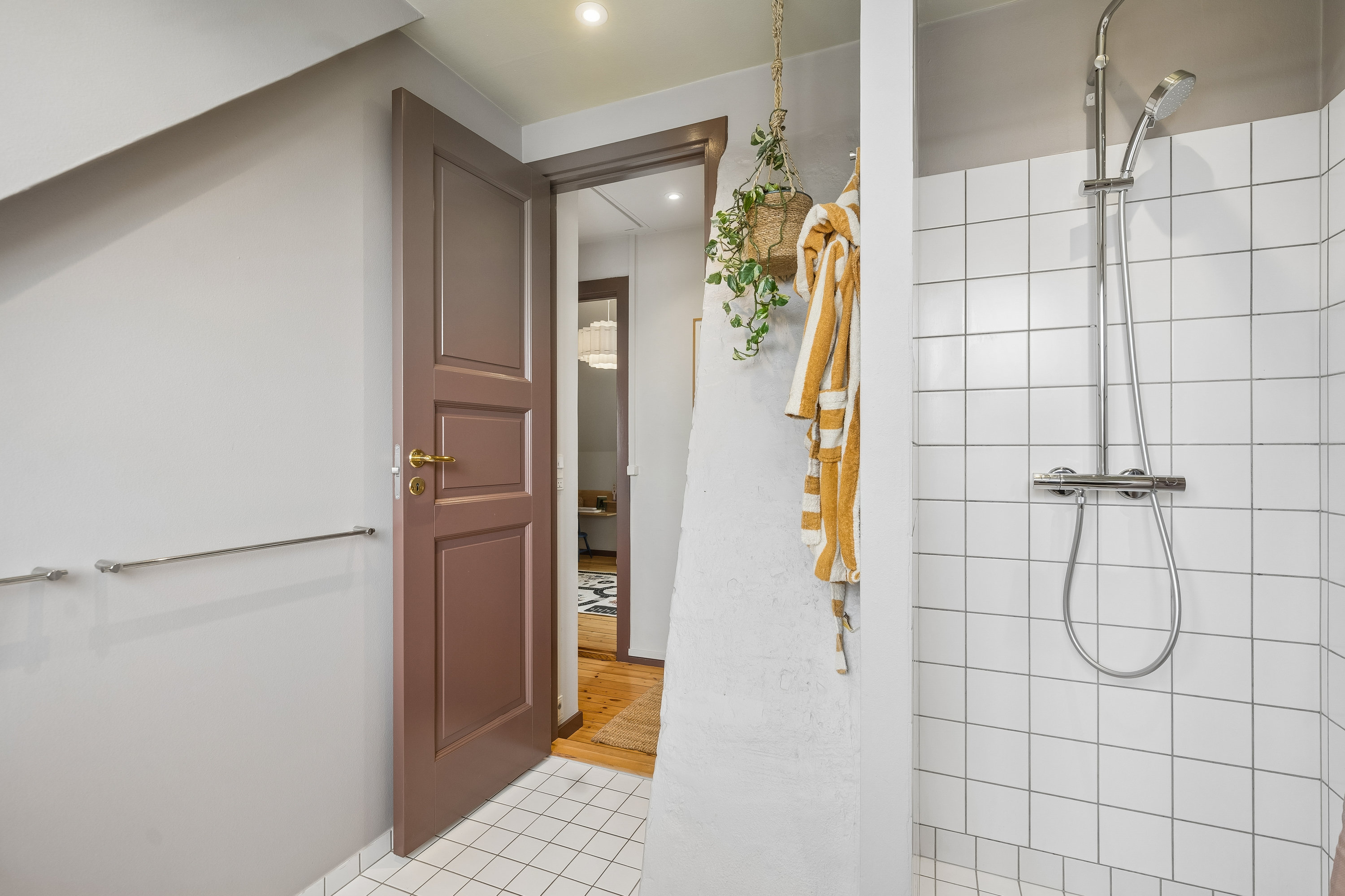 Fremhævet badeværelse billede i fuldskærmstilstand. Billede af Bakkevænget 21, 2820 Gentofte