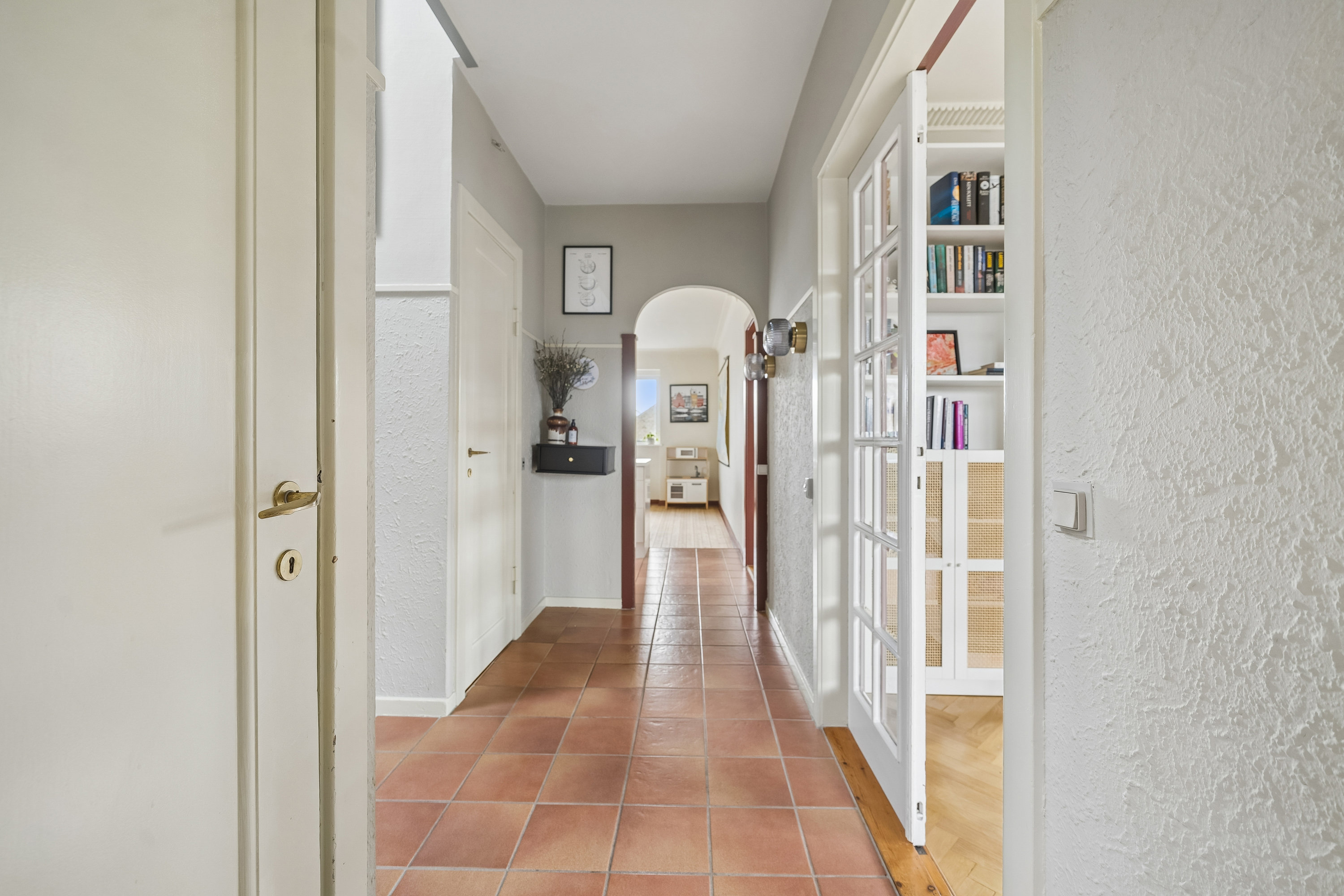 Fremhævet gang billede i fuldskærmstilstand. Billede af Bakkevænget 21, 2820 Gentofte