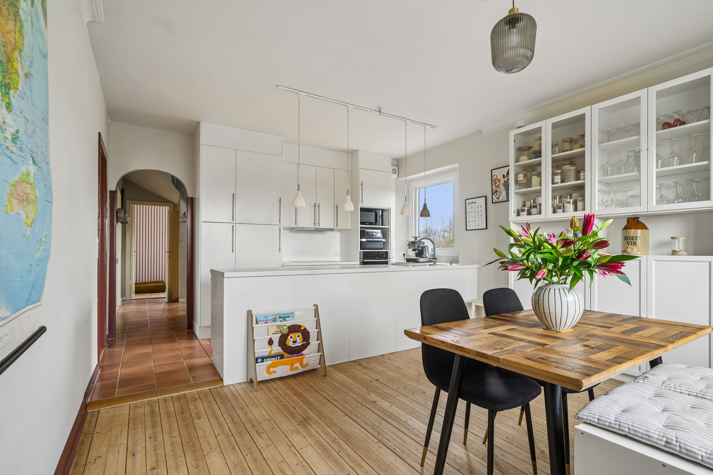 Fremhævet spisestue billede i fuldskærmstilstand. Billede af Bakkevænget 21, 2820 Gentofte