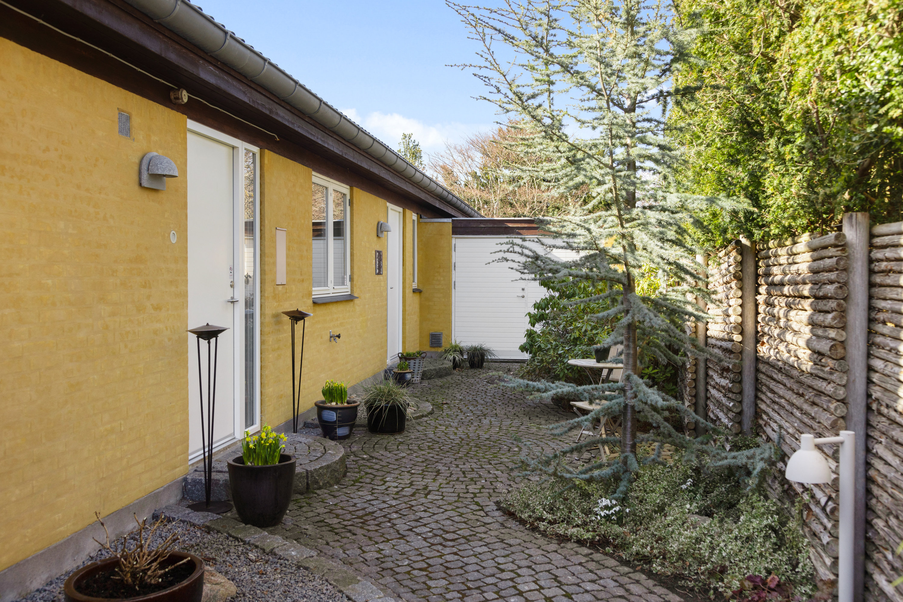 Miniaturebillede 1: terrasse. Billede af Sjælsøvej 57, 3460 Birkerød