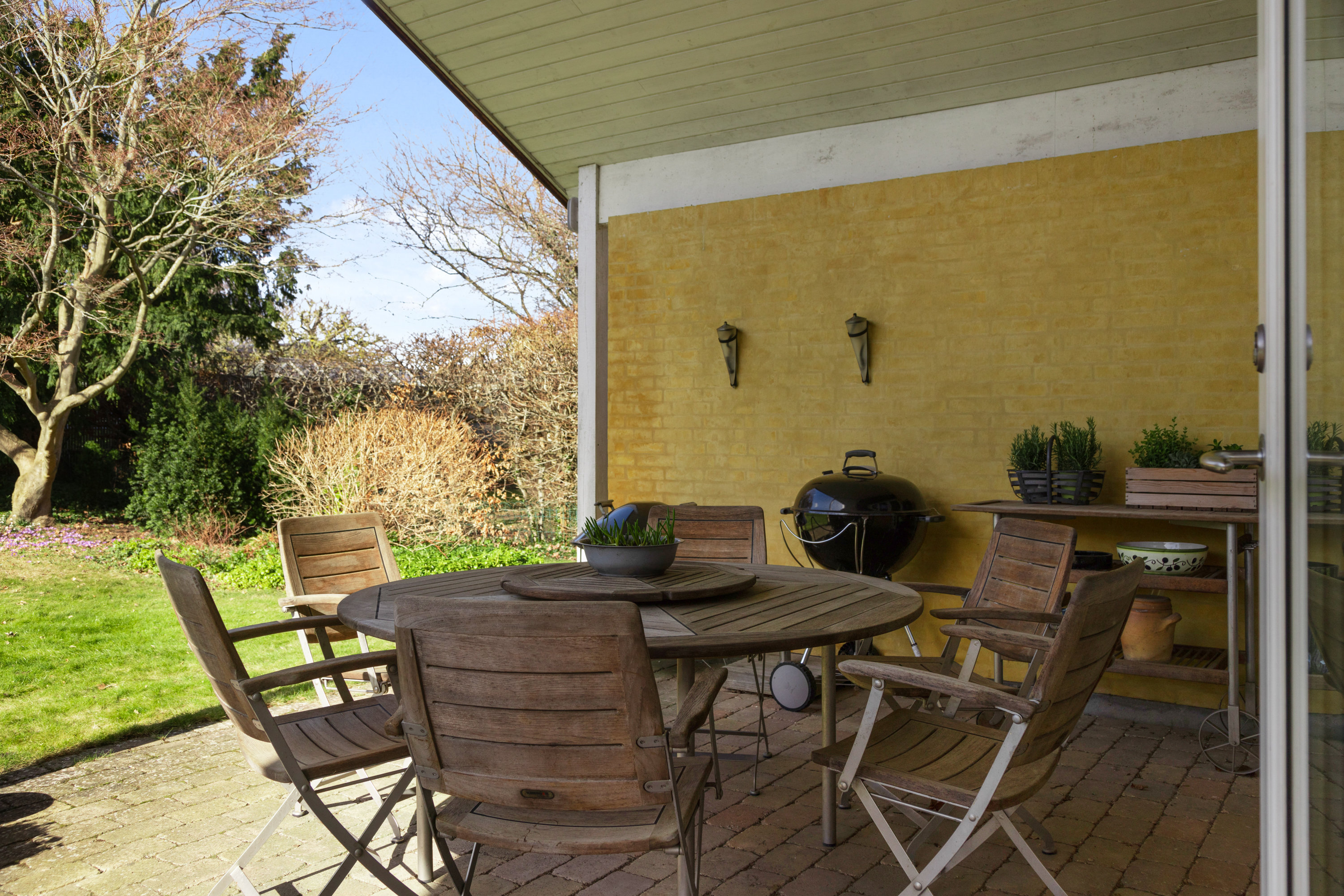 Fremhævet overdækket terrasse billede i fuldskærmstilstand. Billede af Sjælsøvej 57, 3460 Birkerød