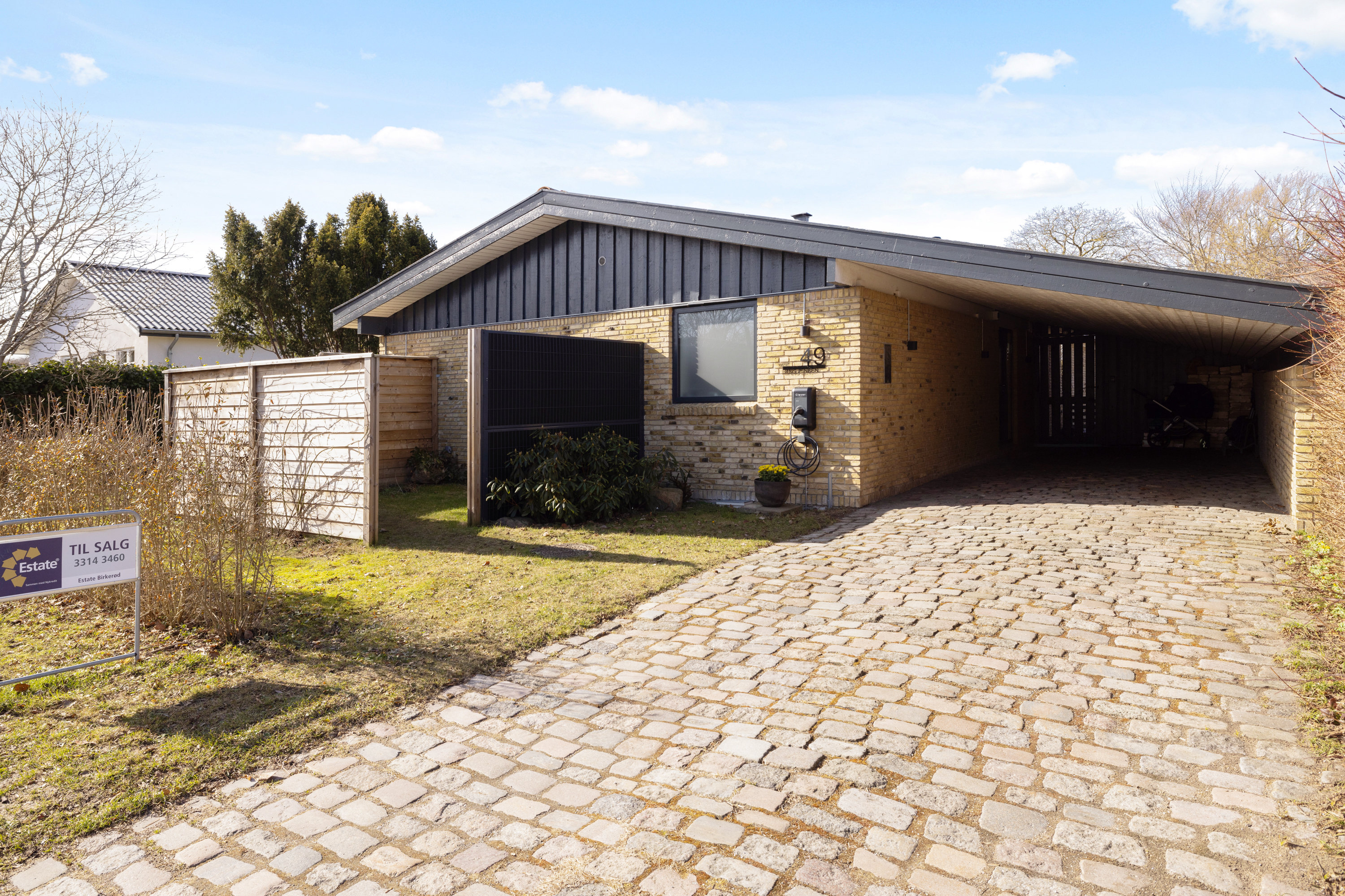 Fremhævet facade billede i fuldskærmstilstand. Billede af Sjælsøvej 49, 3460 Birkerød