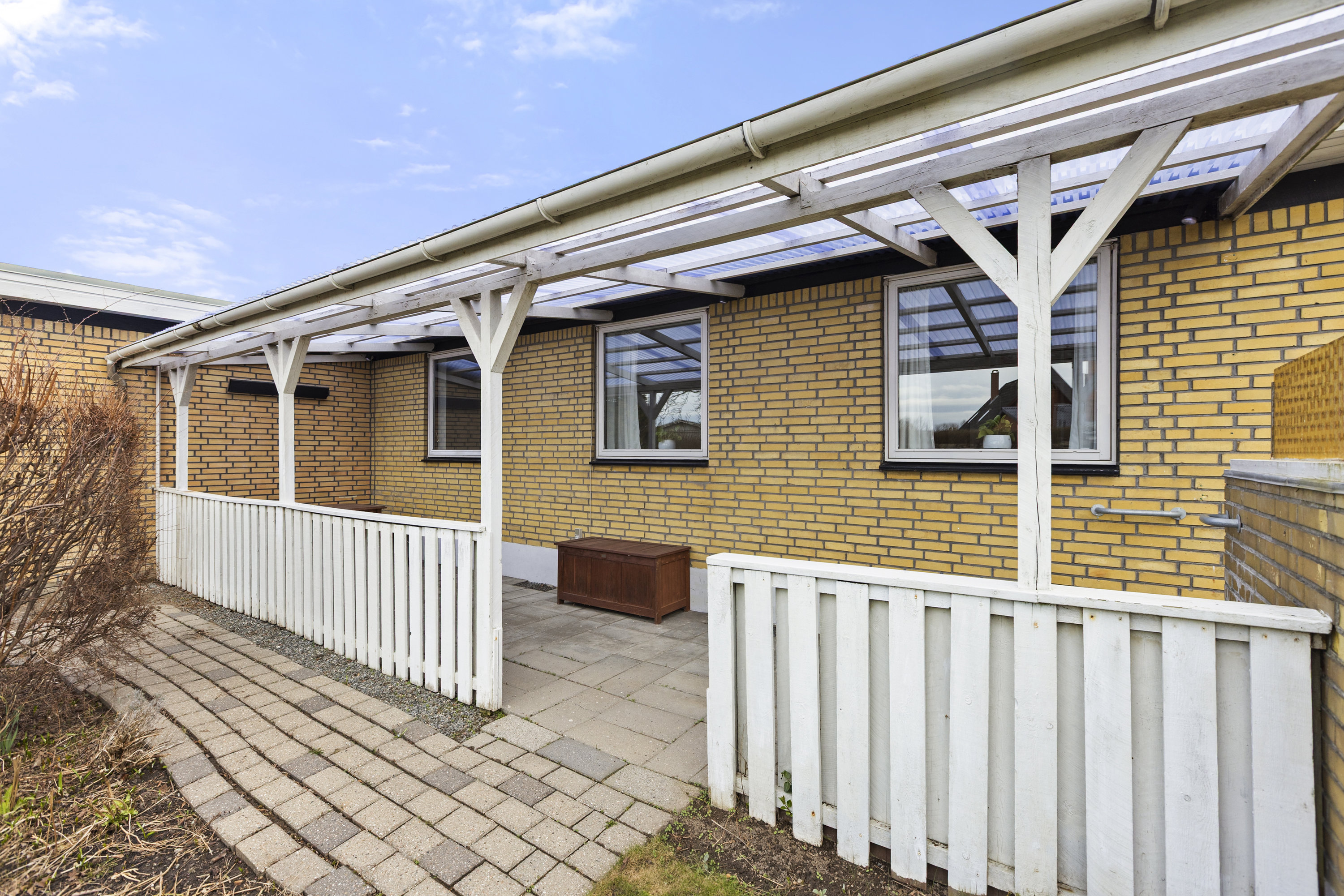 Fremhævet overdækket terrasse billede i fuldskærmstilstand. Billede af Tværstenen 27, 4281 Gørlev