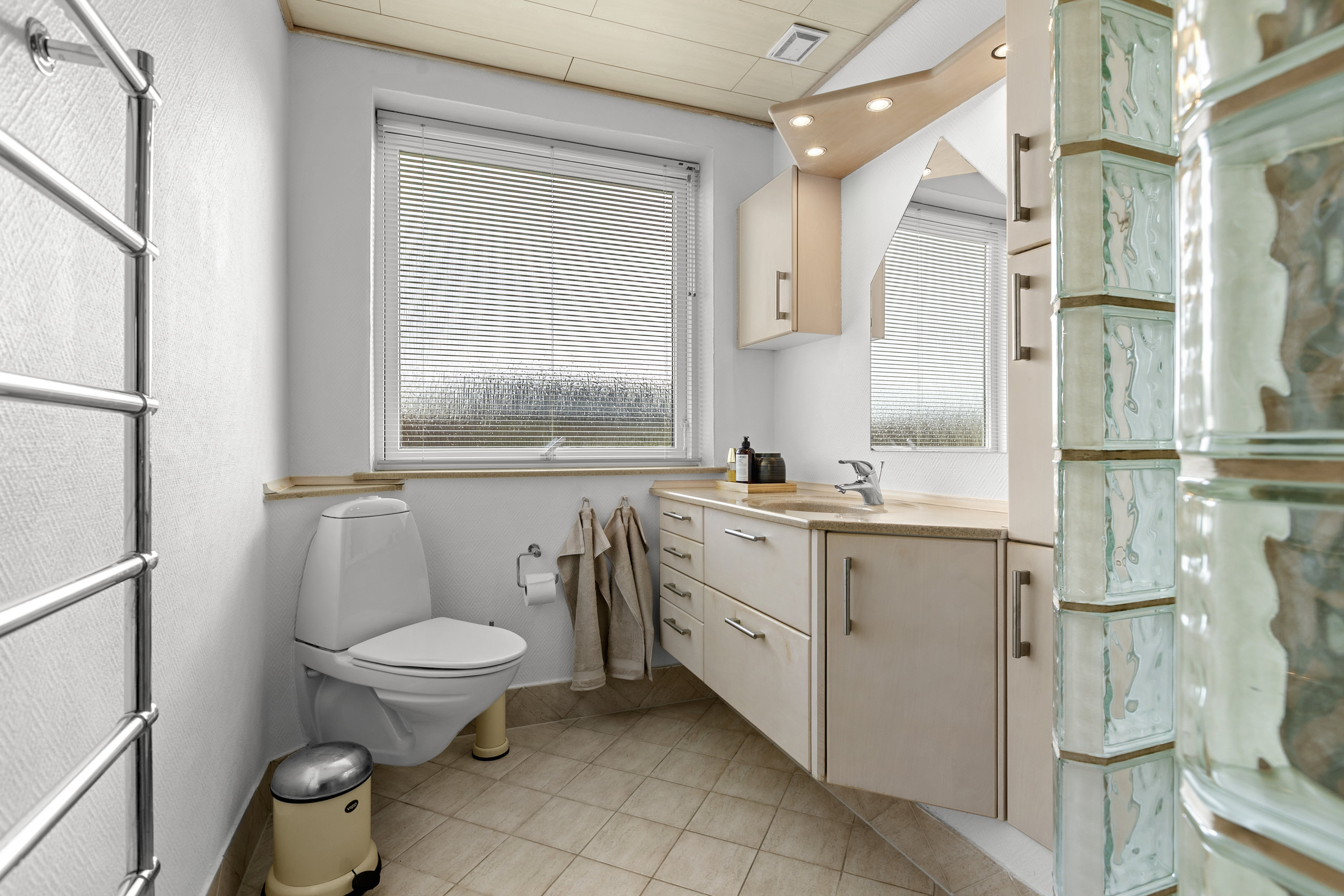 Fremhævet badeværelse billede i fuldskærmstilstand. Billede af Tværstenen 27, 4281 Gørlev