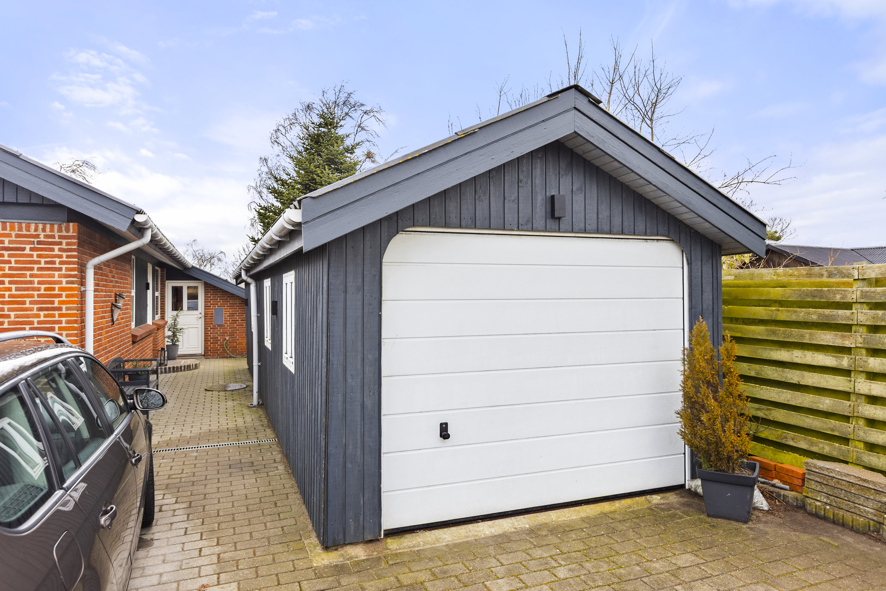 Fremhævet garage billede i fuldskærmstilstand. Billede af Raklev Skillevej 22A, 4400 Kalundborg