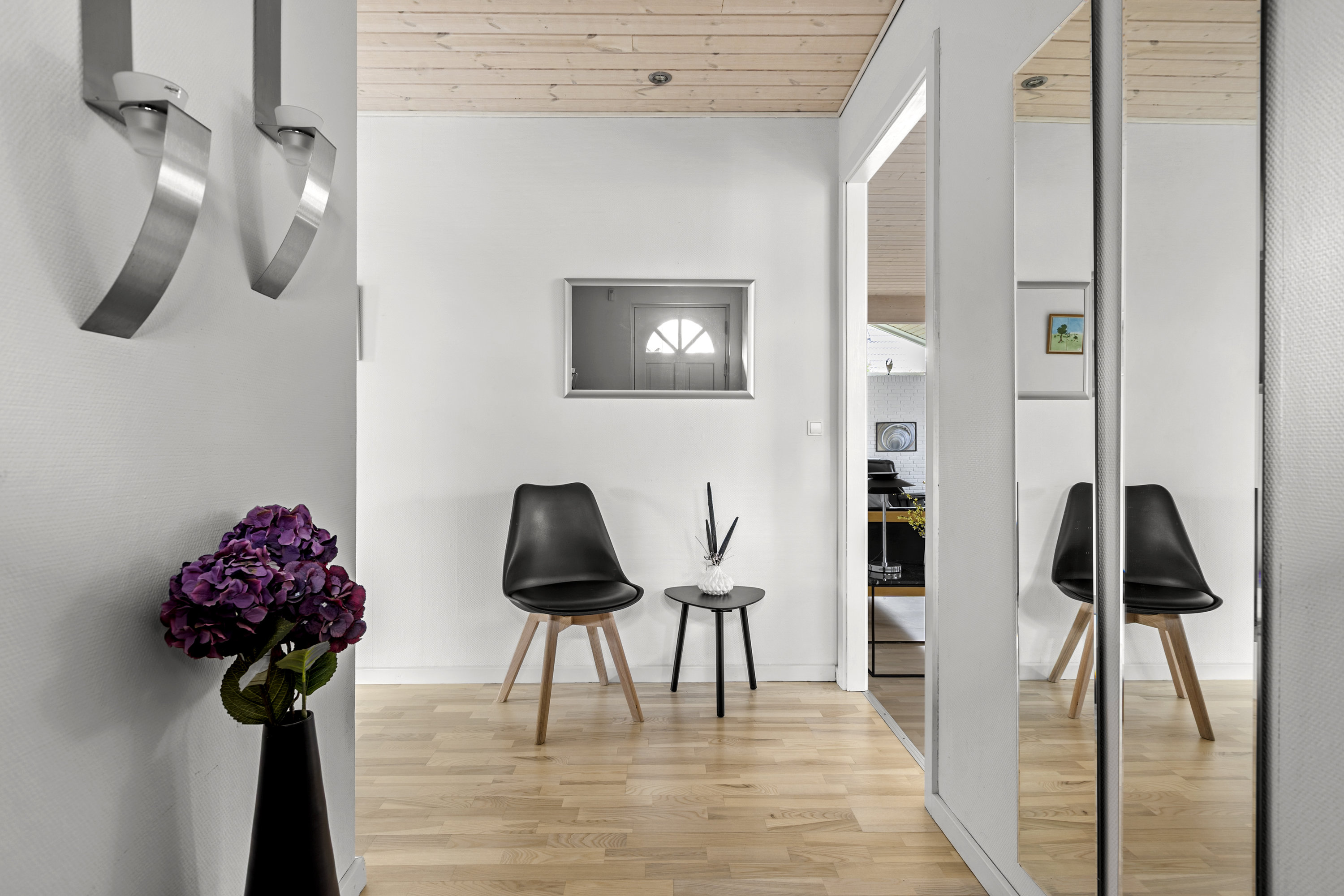 Fremhævet entré billede i fuldskærmstilstand. Billede af Raklev Skillevej 22A, 4400 Kalundborg