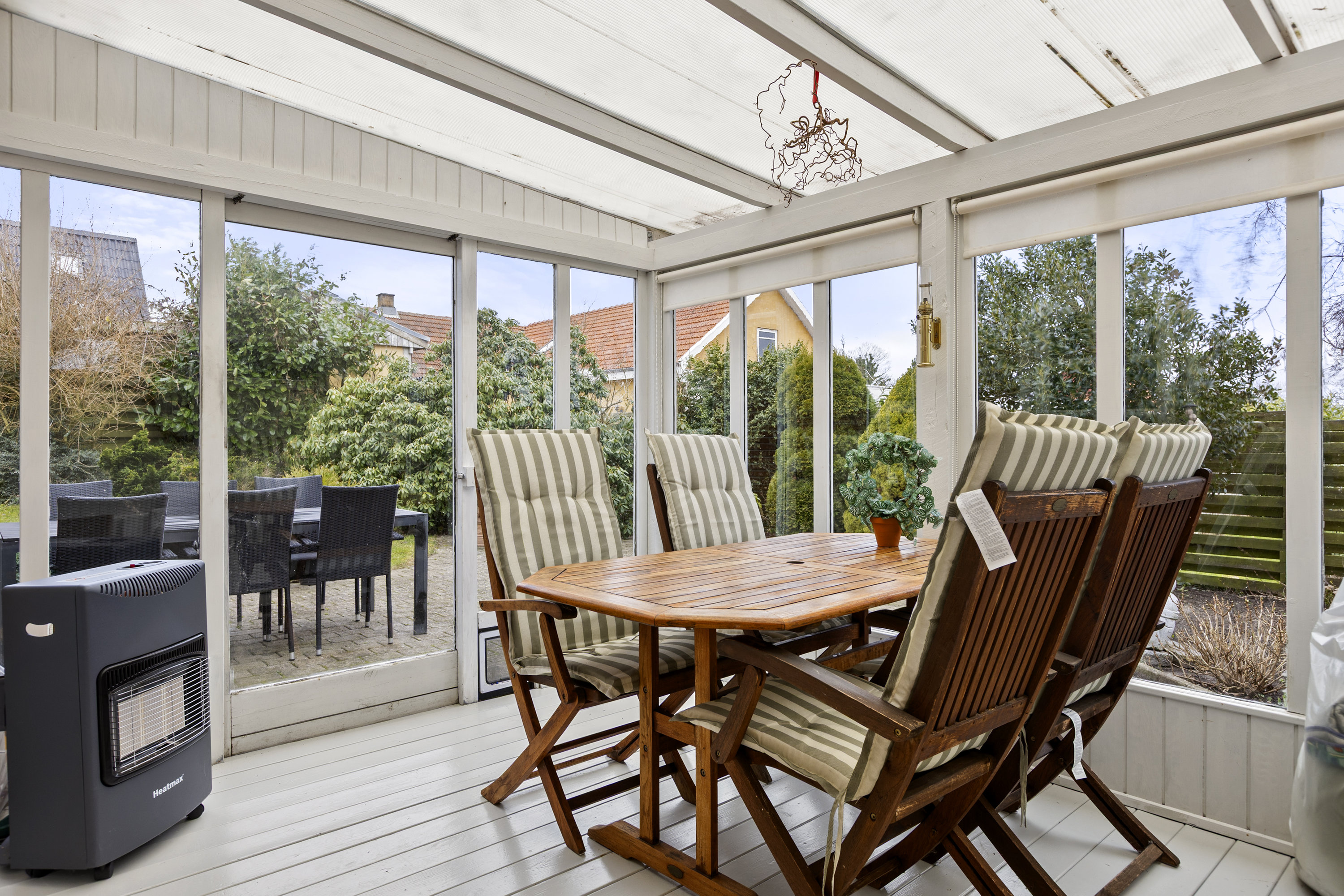 Fremhævet udestue billede i fuldskærmstilstand. Billede af Raklev Skillevej 22A, 4400 Kalundborg