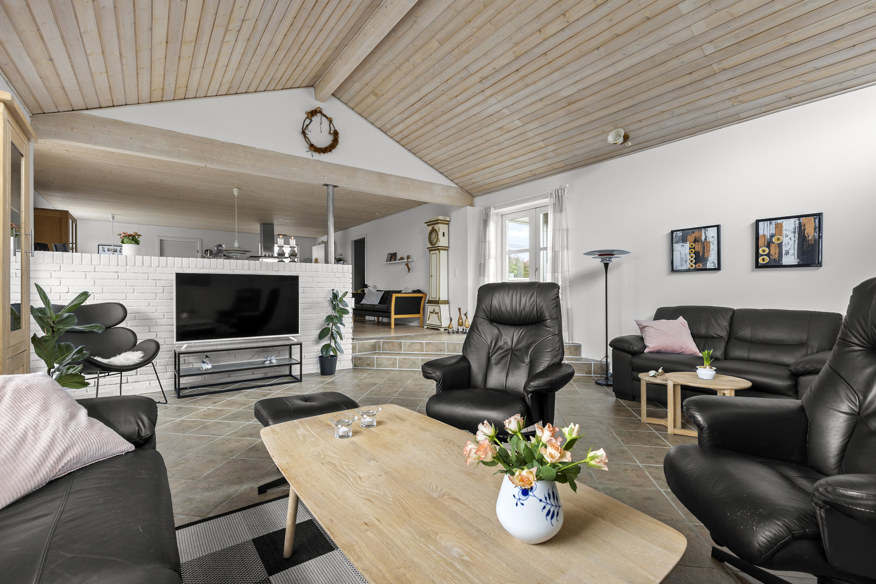 Fremhævet stue billede i fuldskærmstilstand. Billede af Raklev Skillevej 22A, 4400 Kalundborg