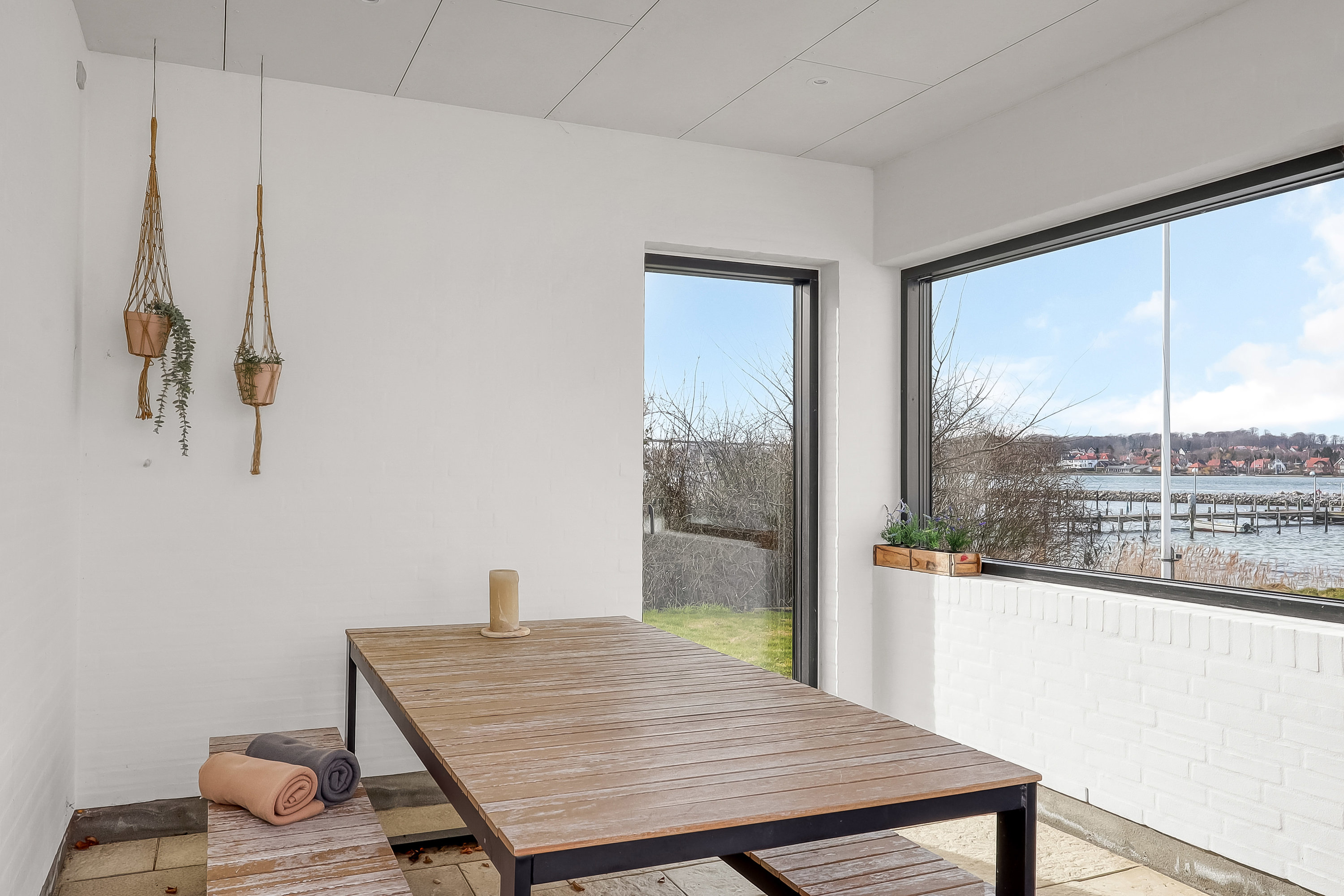 Fremhævet stue billede i fuldskærmstilstand. Billede af Troensevej 3, Tåsinge, 5700 Svendborg