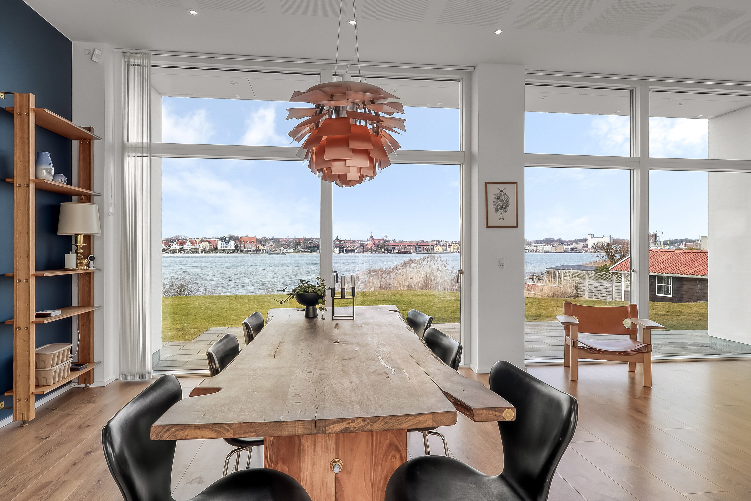 Fremhævet stue billede i fuldskærmstilstand. Billede af Troensevej 3, Tåsinge, 5700 Svendborg