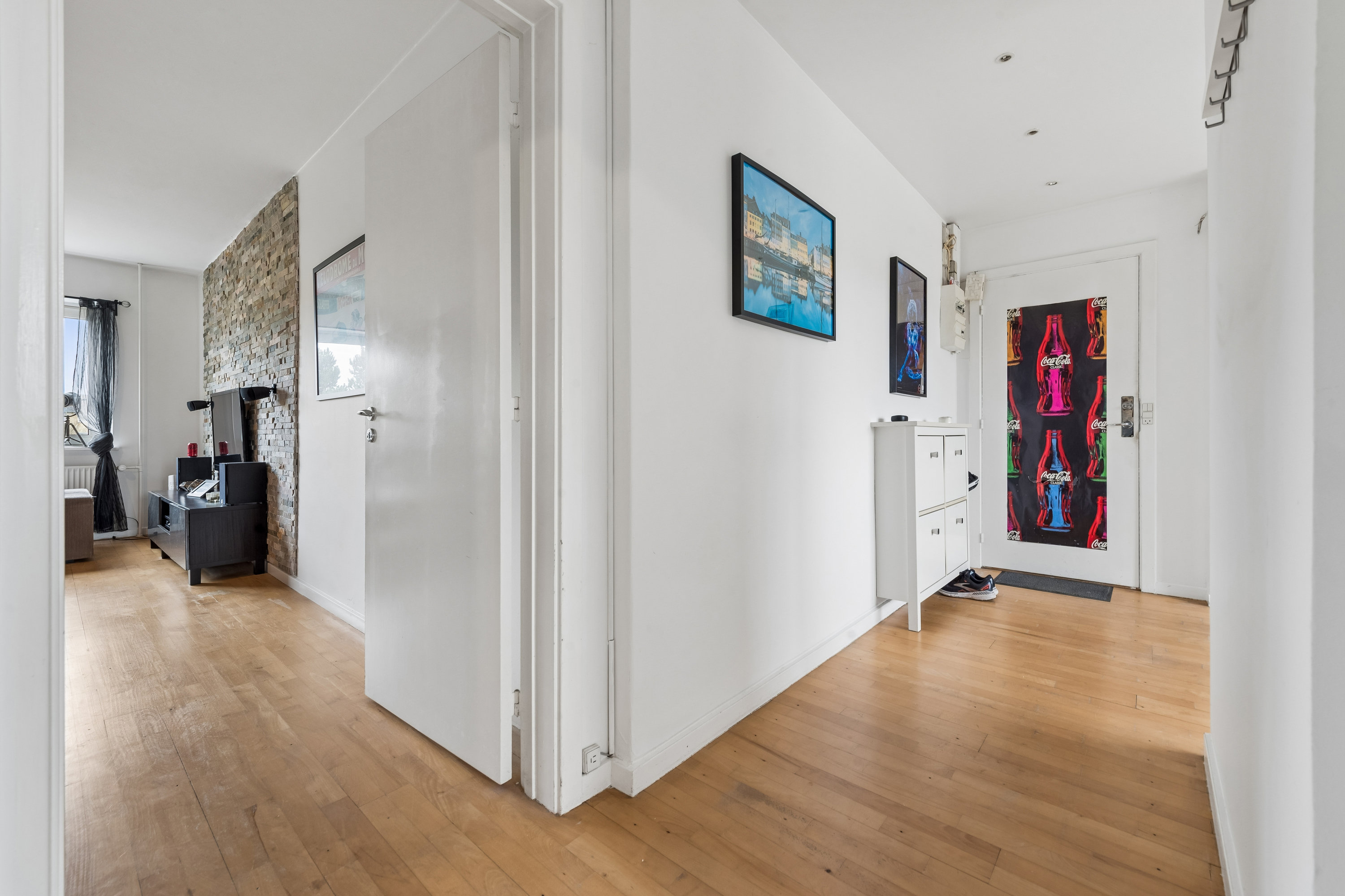 Fremhævet gang billede i fuldskærmstilstand. Billede af Lindevangshusene 54, 1. tv., 2630 Taastrup