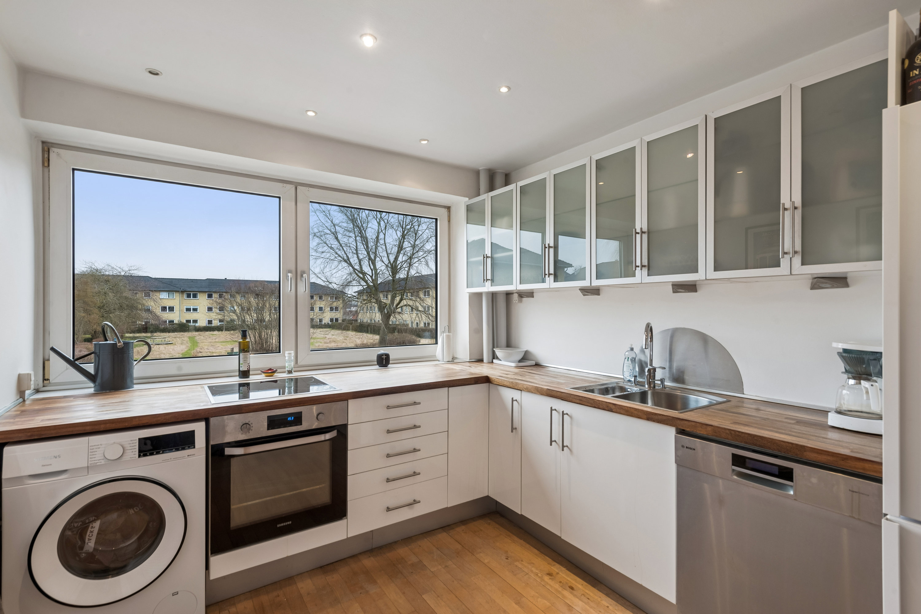 Fremhævet køkken billede i fuldskærmstilstand. Billede af Lindevangshusene 54, 1. tv., 2630 Taastrup