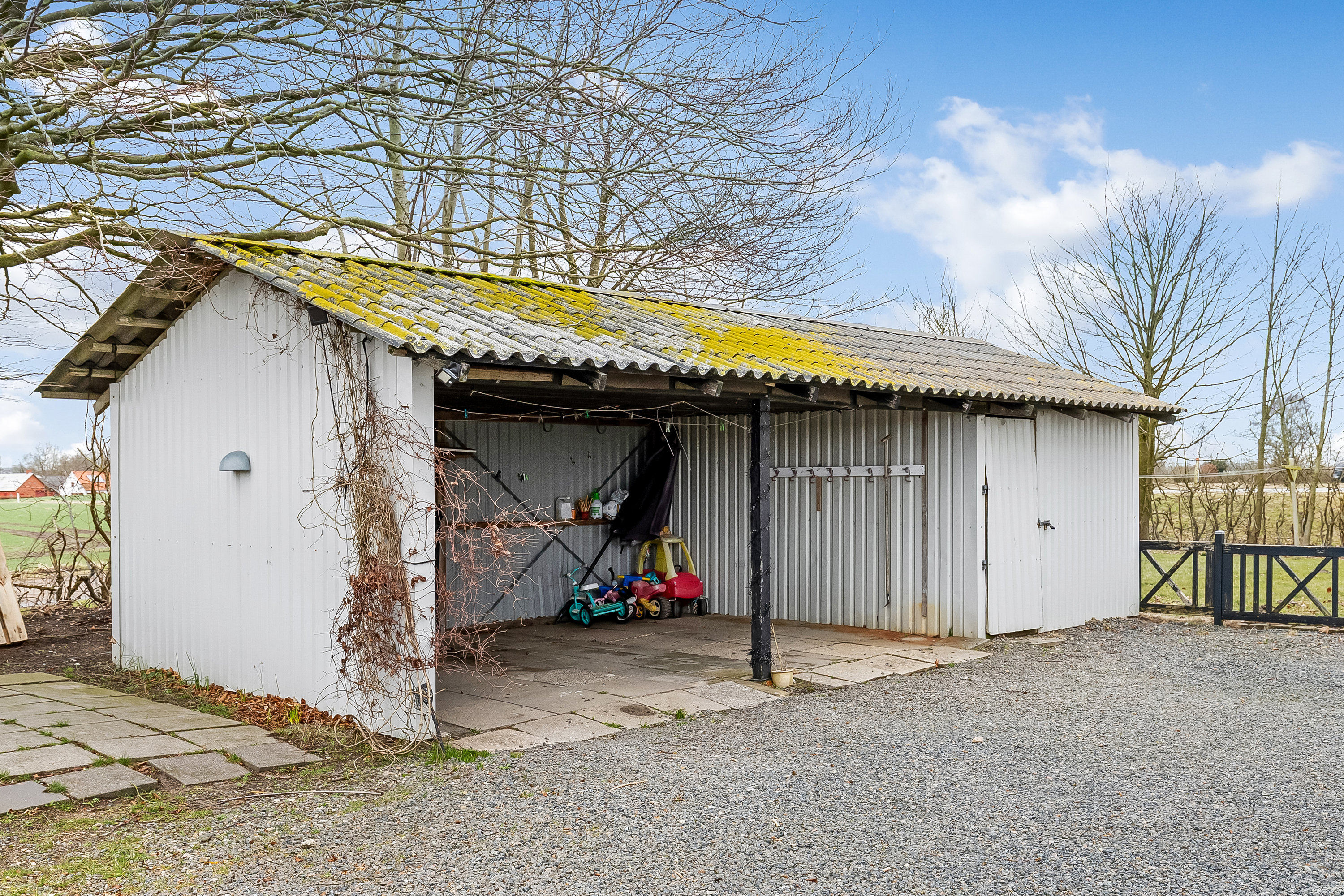 Fremhævet carport billede i fuldskærmstilstand. Billede af Ammitsbølvej 72, Ødsted, 7100 Vejle